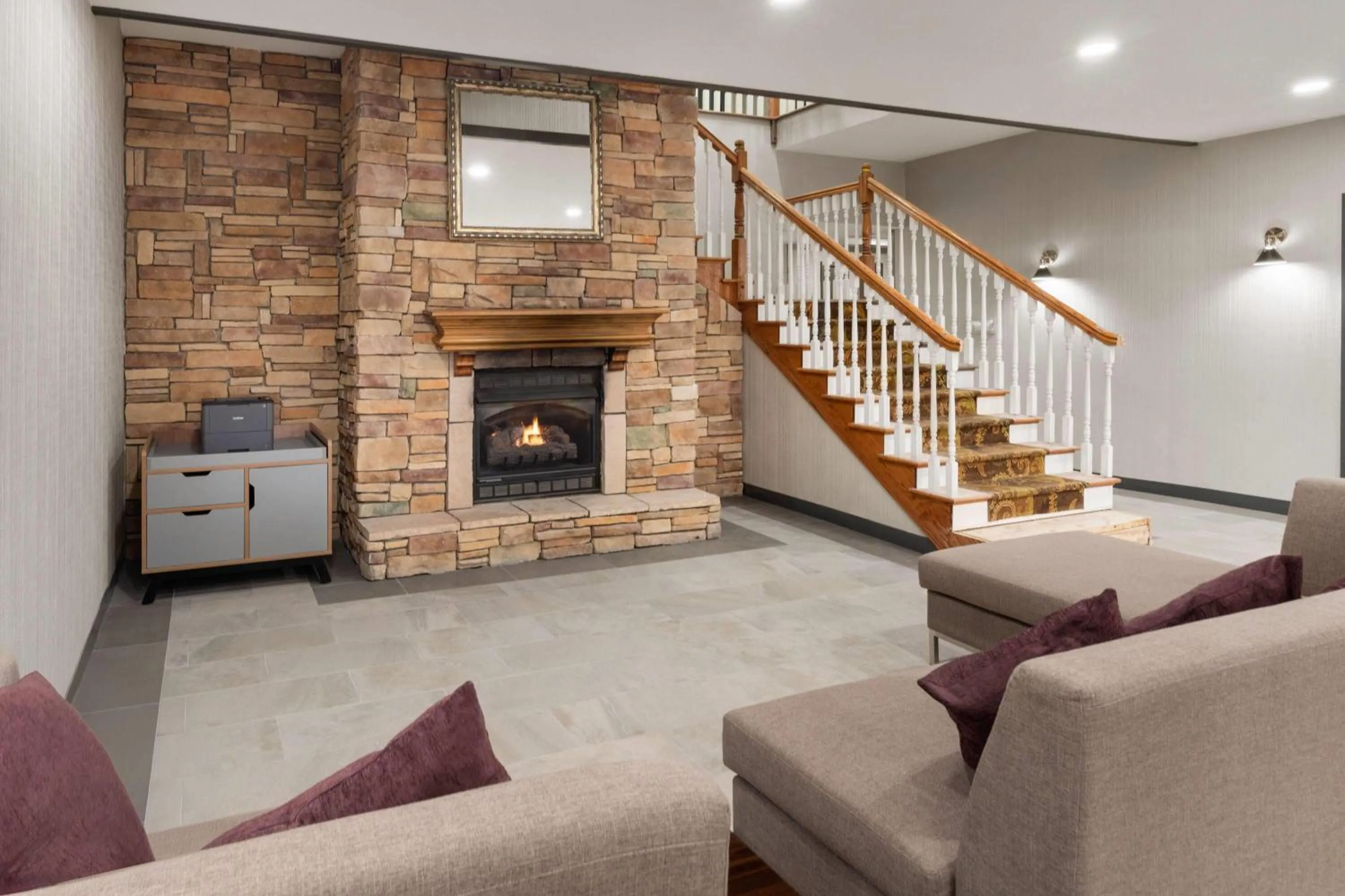 Lobby or reception in Wingate By Wyndham Mansfield Ontario