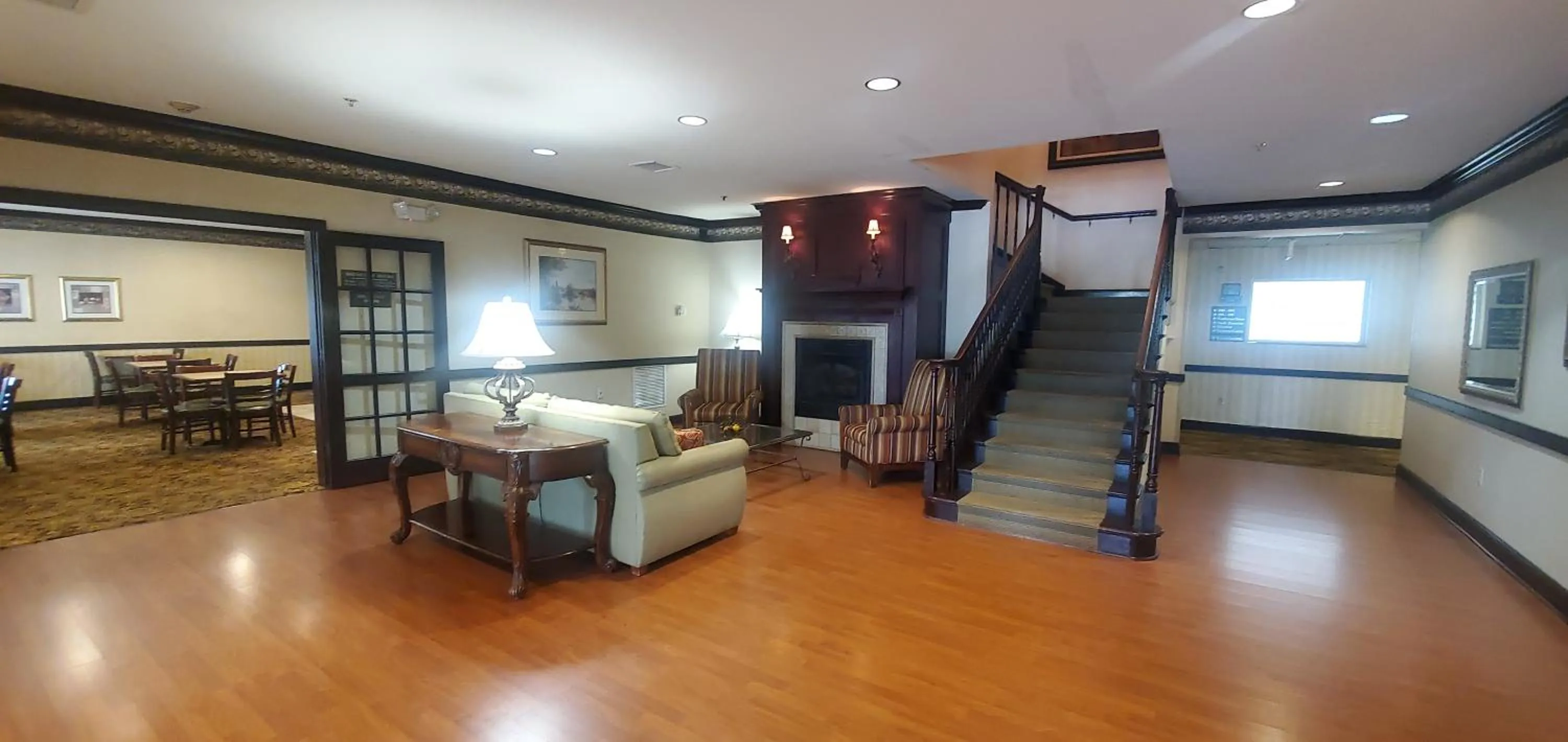 Lobby or reception, Bed in Wingate by Wyndham Youngstown - Austintown