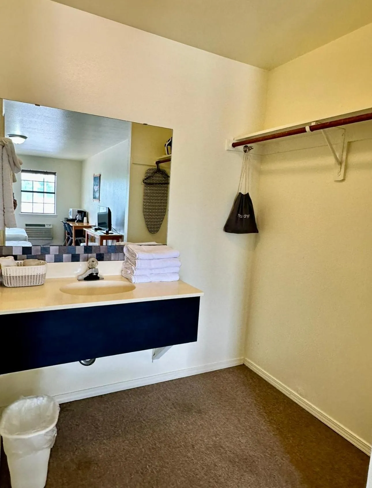 Lakeside Motel, Cabins and RV