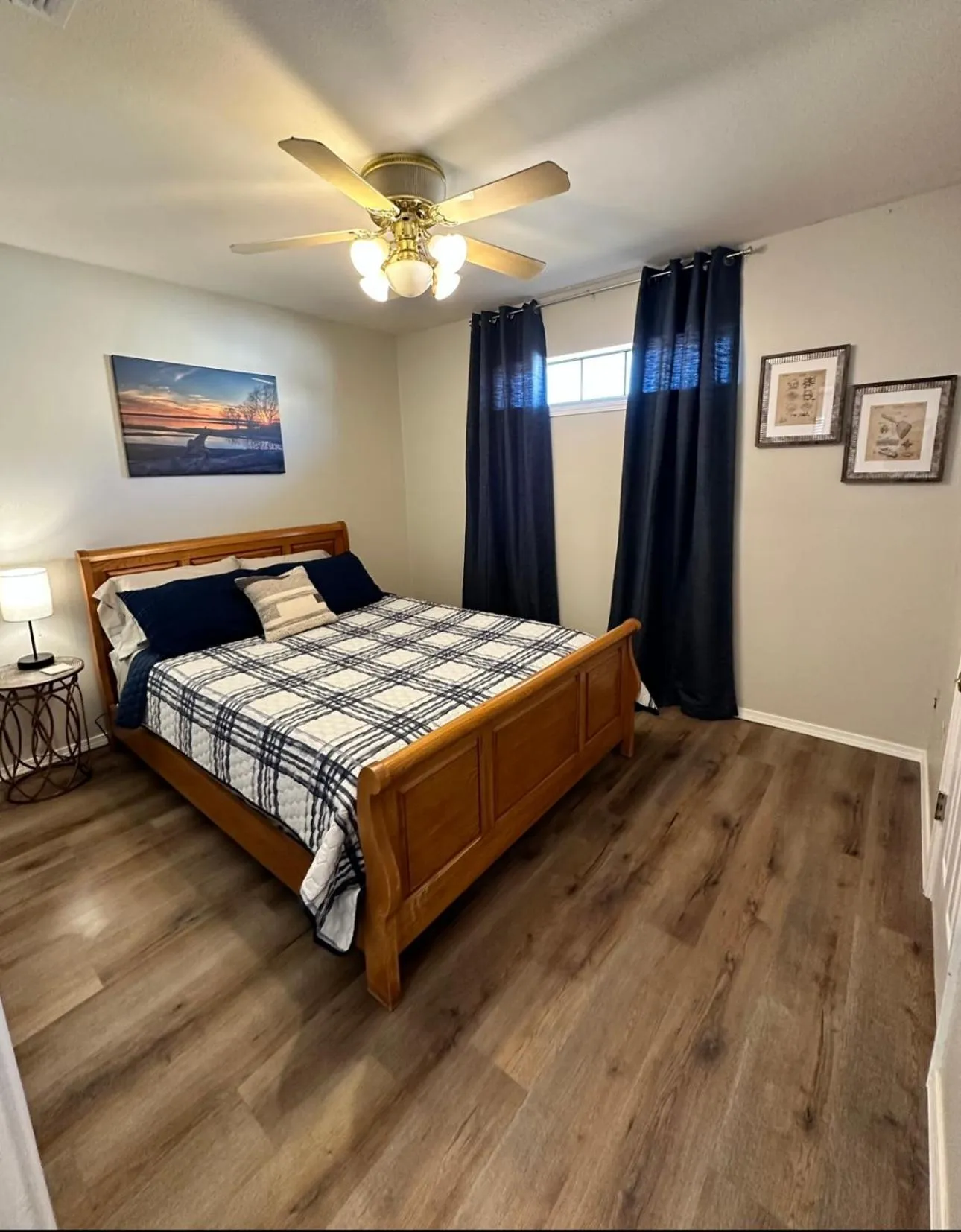 Bedroom, Bed in Lakeside Motel, Cabins and RV