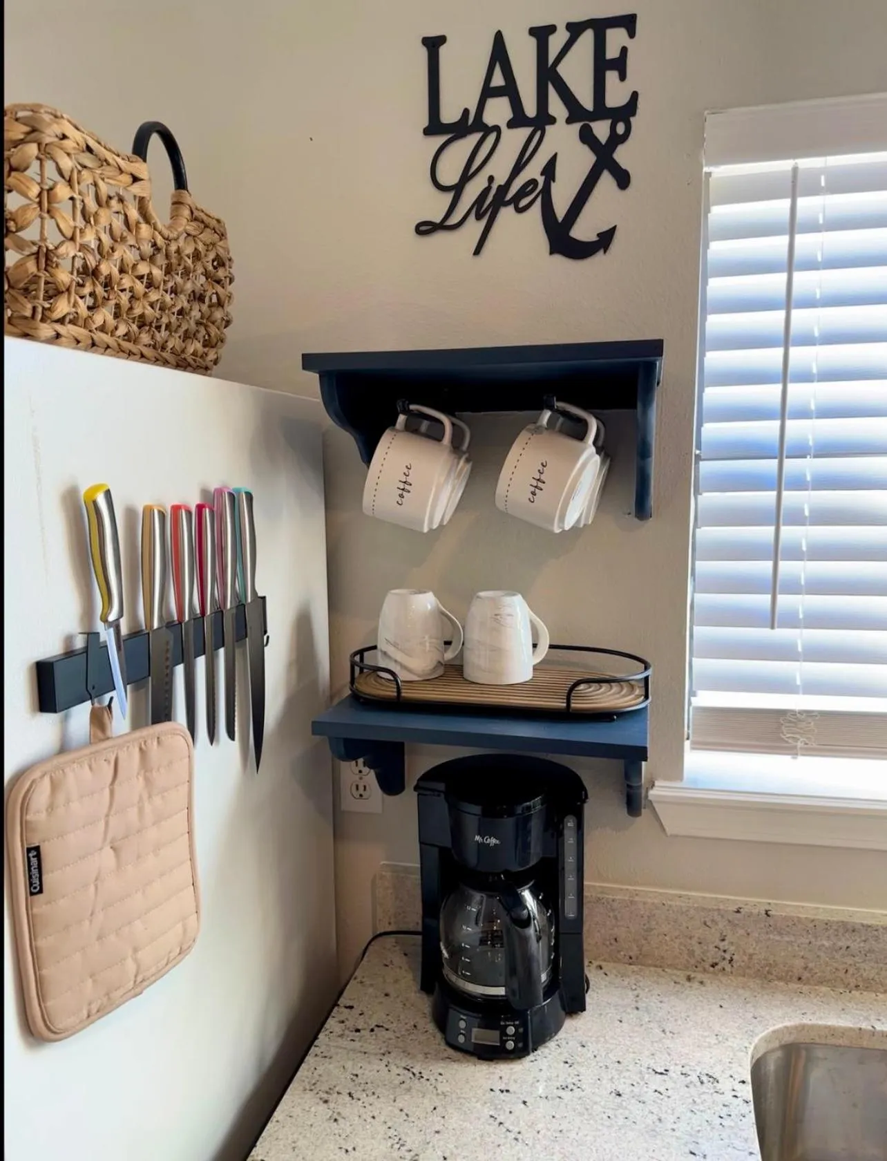 Coffee/tea facilities in Lakeside Motel, Cabins and RV