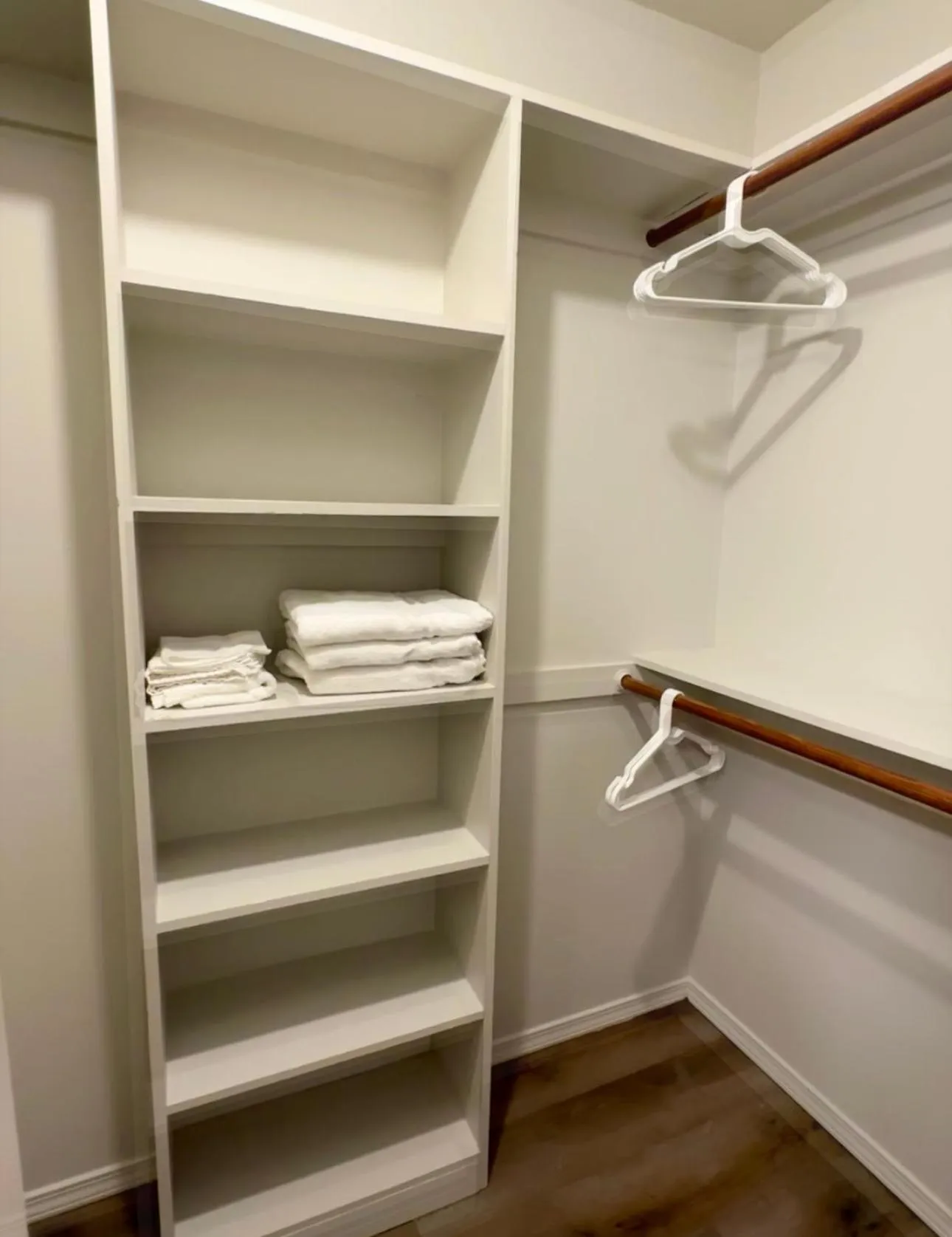 wardrobe in Lakeside Motel, Cabins and RV