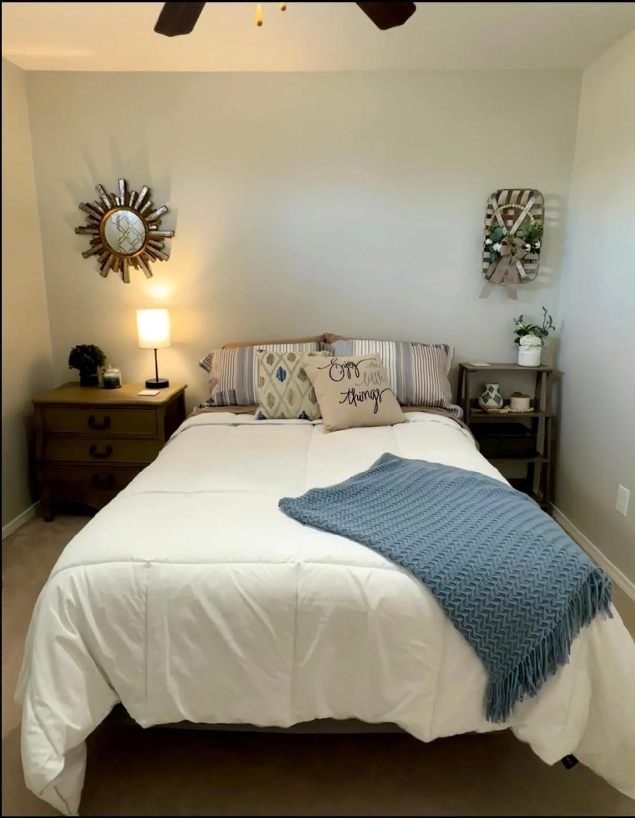 Bedroom, Bed in Lakeside Motel, Cabins and RV