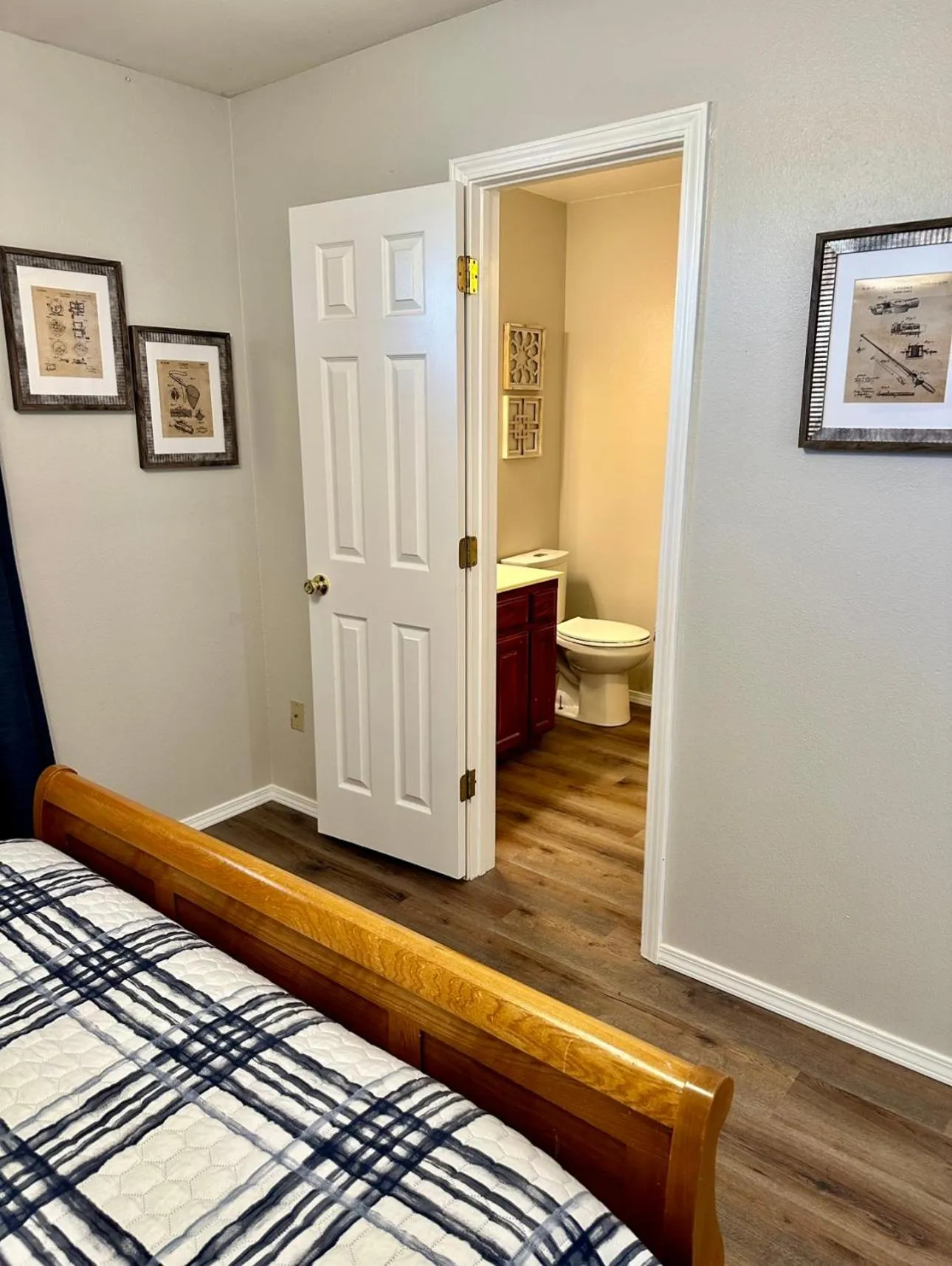 Bed in Lakeside Motel, Cabins and RV