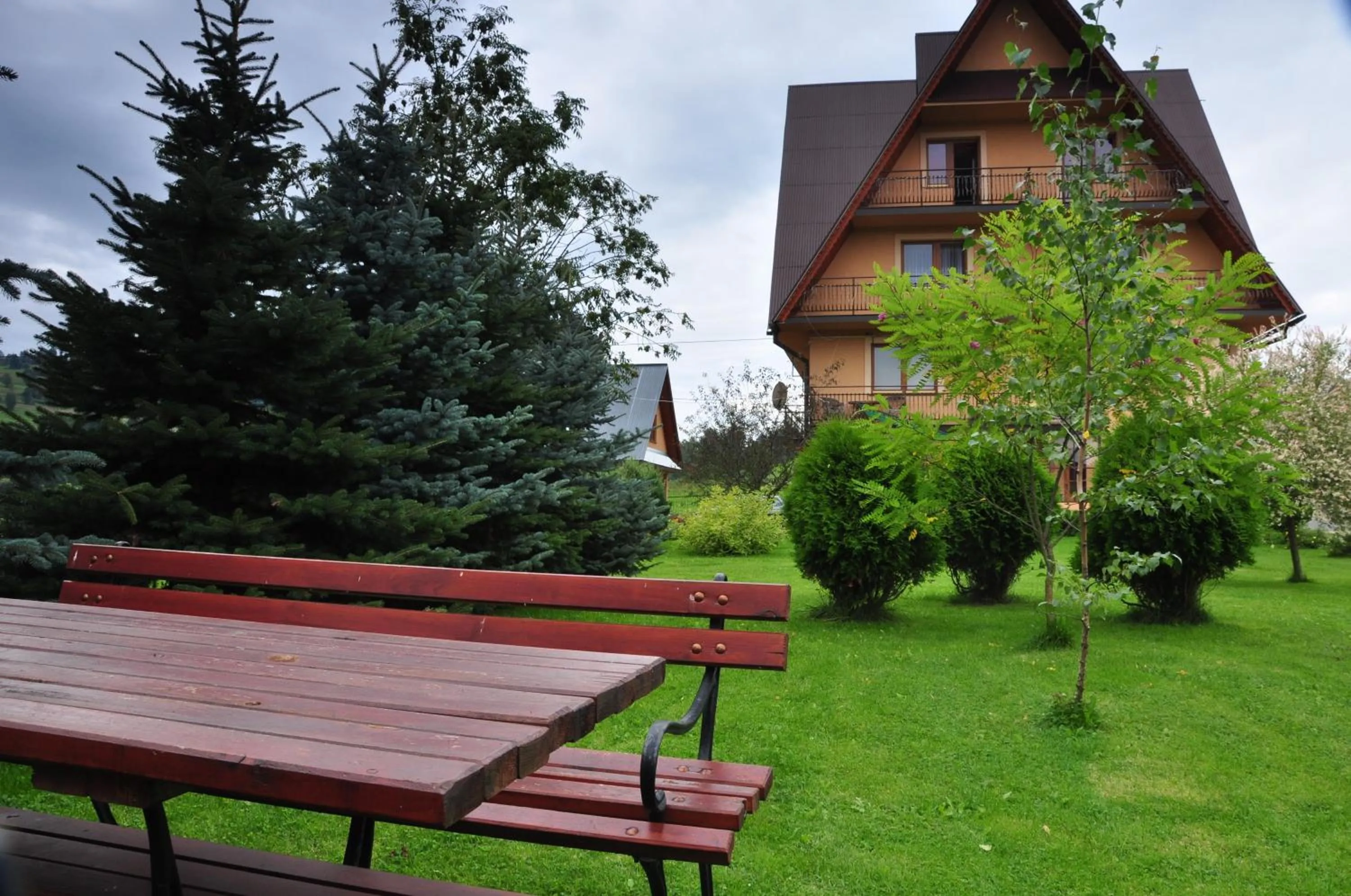 Garden in Pokoje gościnne u Komperdow pod wyciągiem narciarskim Kaniowka