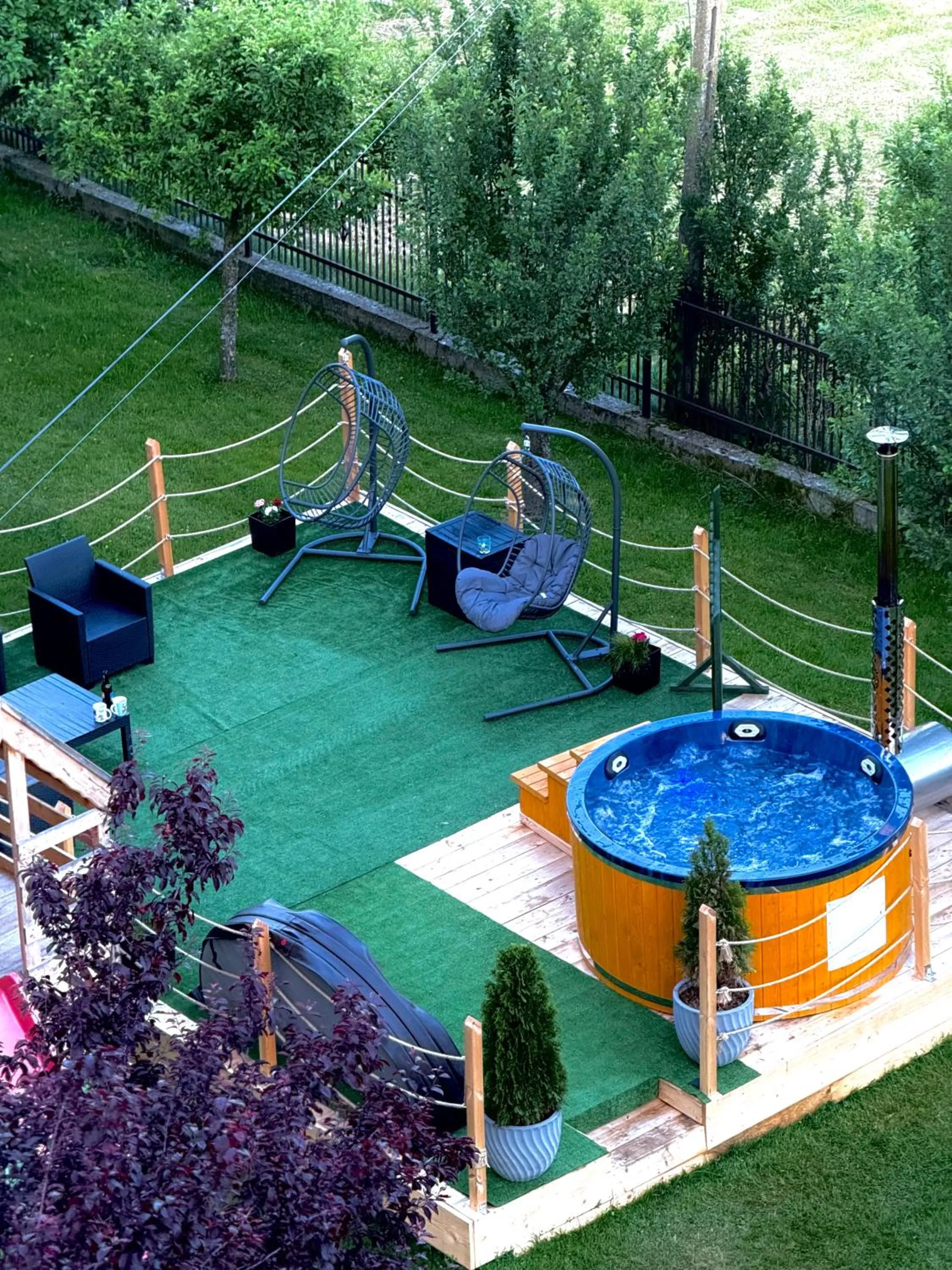 Hot Tub in Pokoje gościnne u Komperdow pod wyciągiem narciarskim Kaniowka
