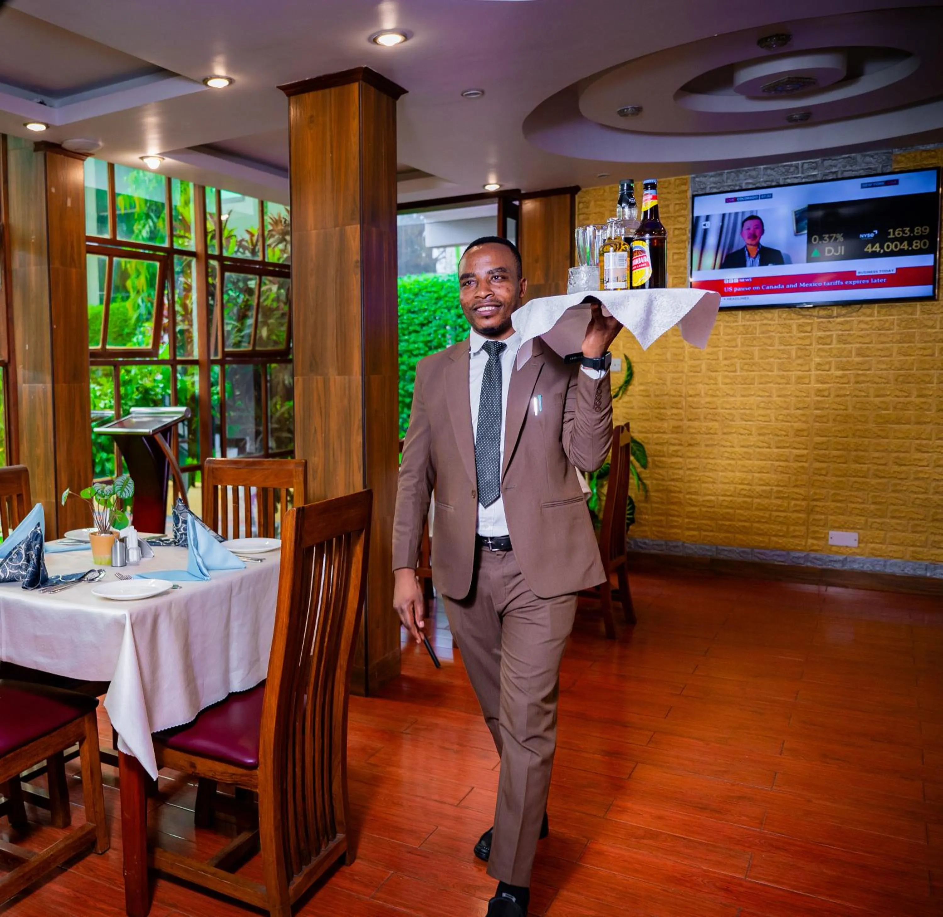 Restaurant/places to eat in Green Mountain Hotel