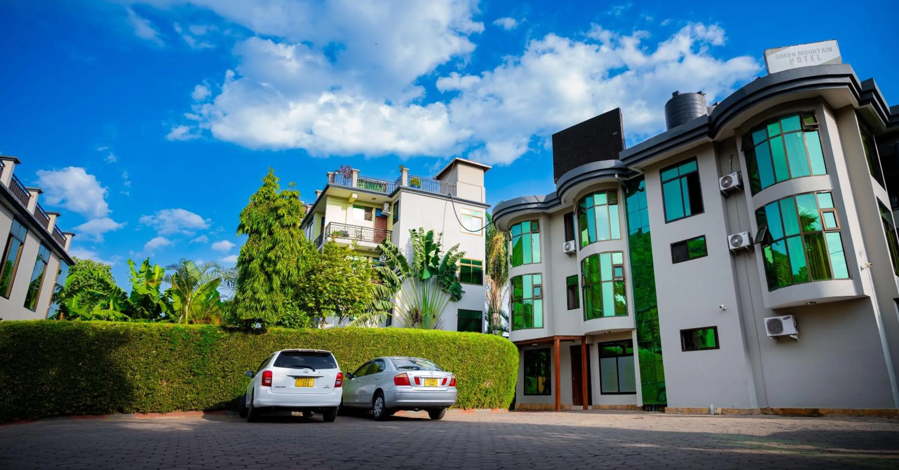 Property building in Green Mountain Hotel