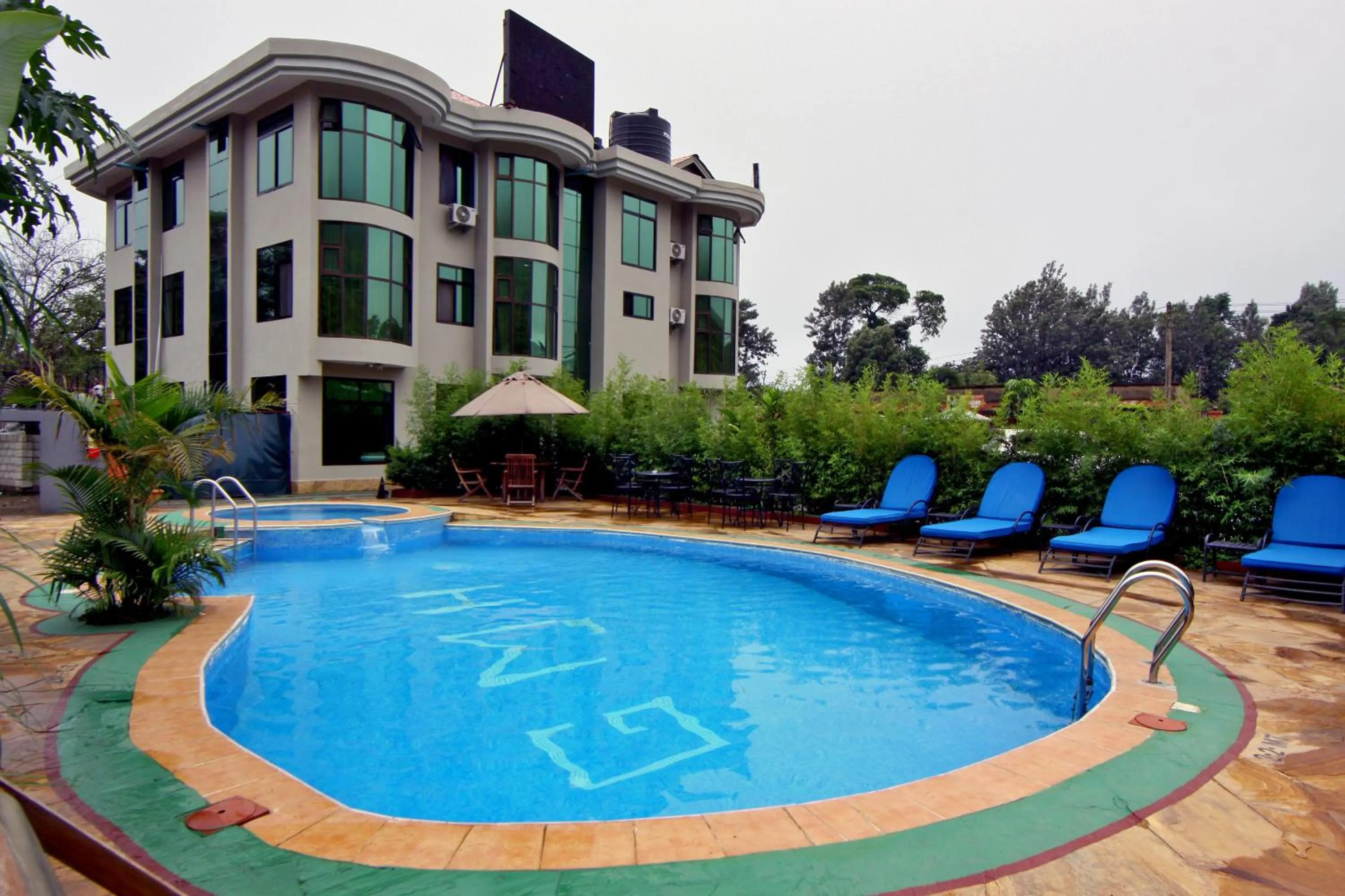 Swimming pool in Green Mountain Hotel