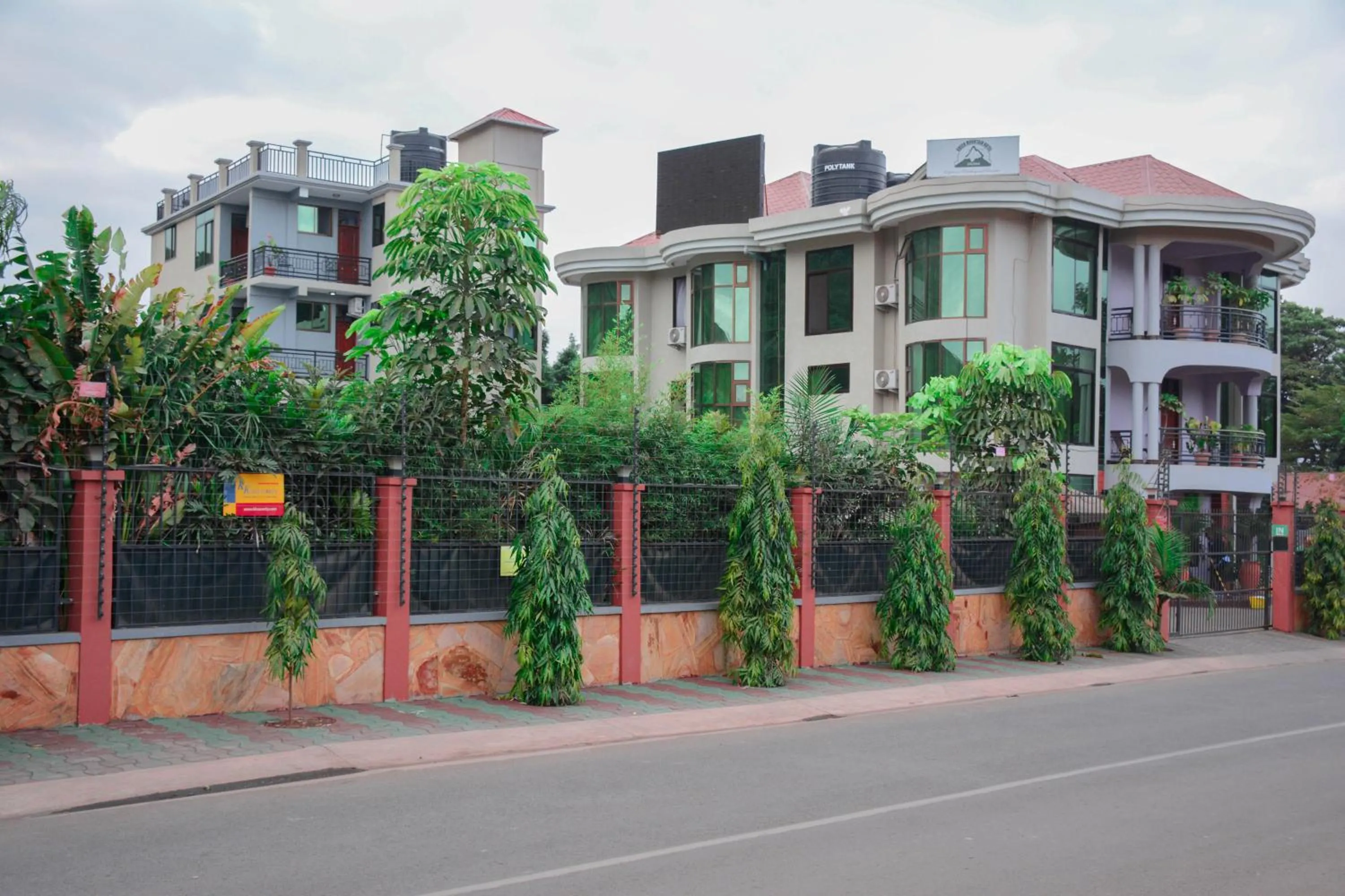 Facade/entrance in Green Mountain Hotel