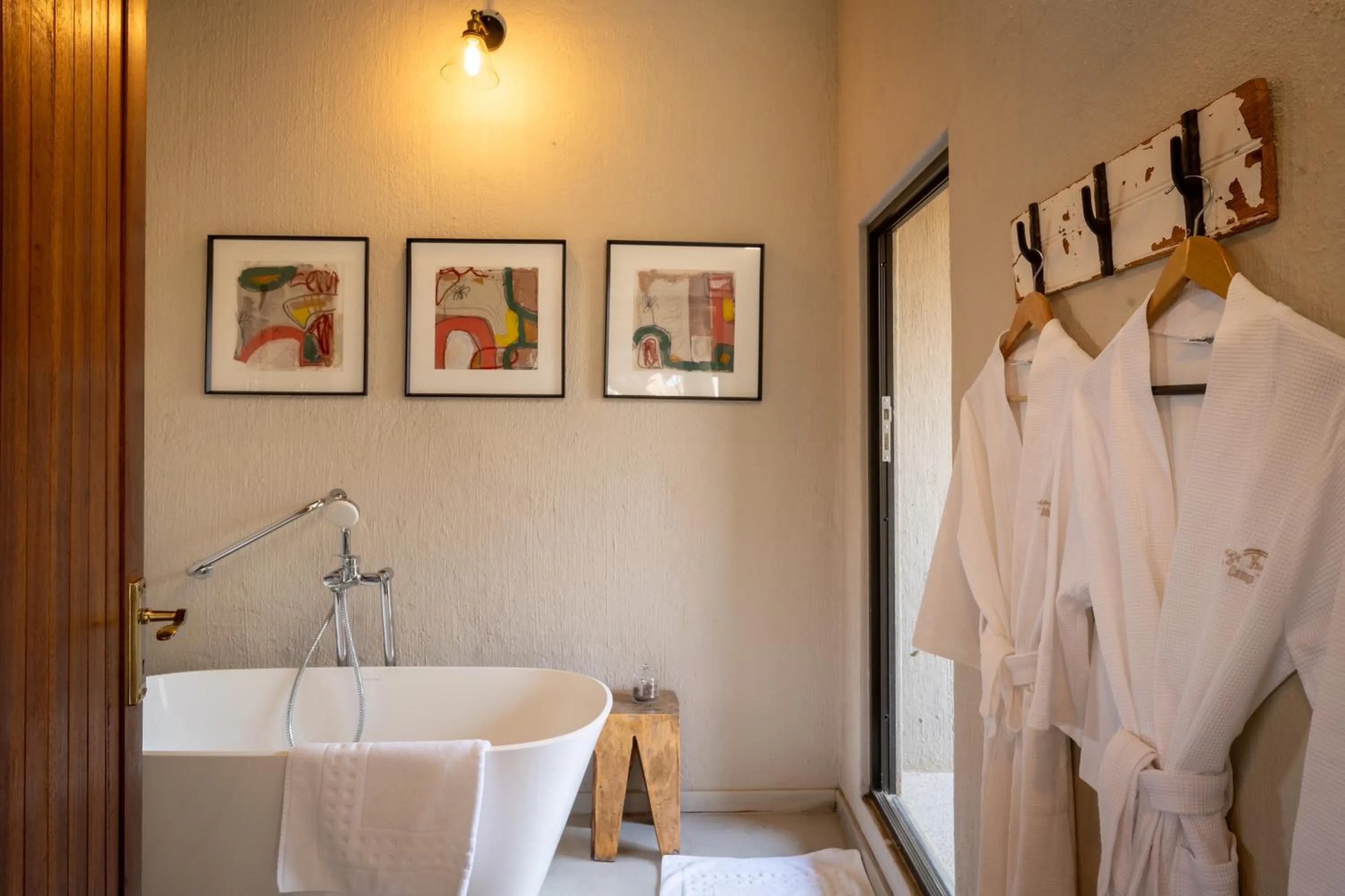 Bathroom in Sausage Tree Safari Camp