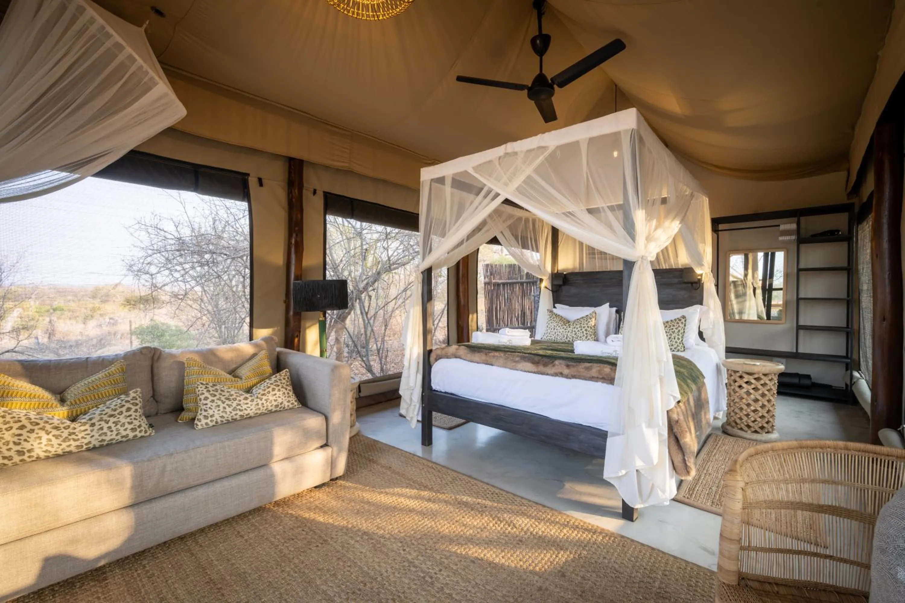 Photo of the whole room, Bed in Sausage Tree Safari Camp