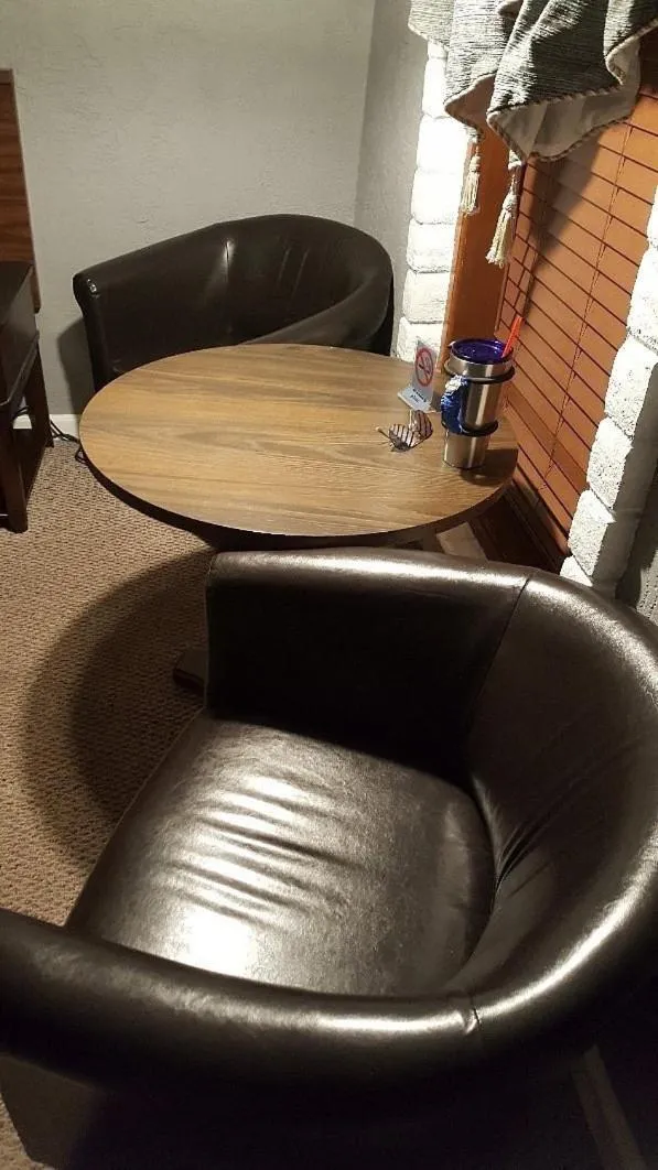 Living room in Frontier Motel