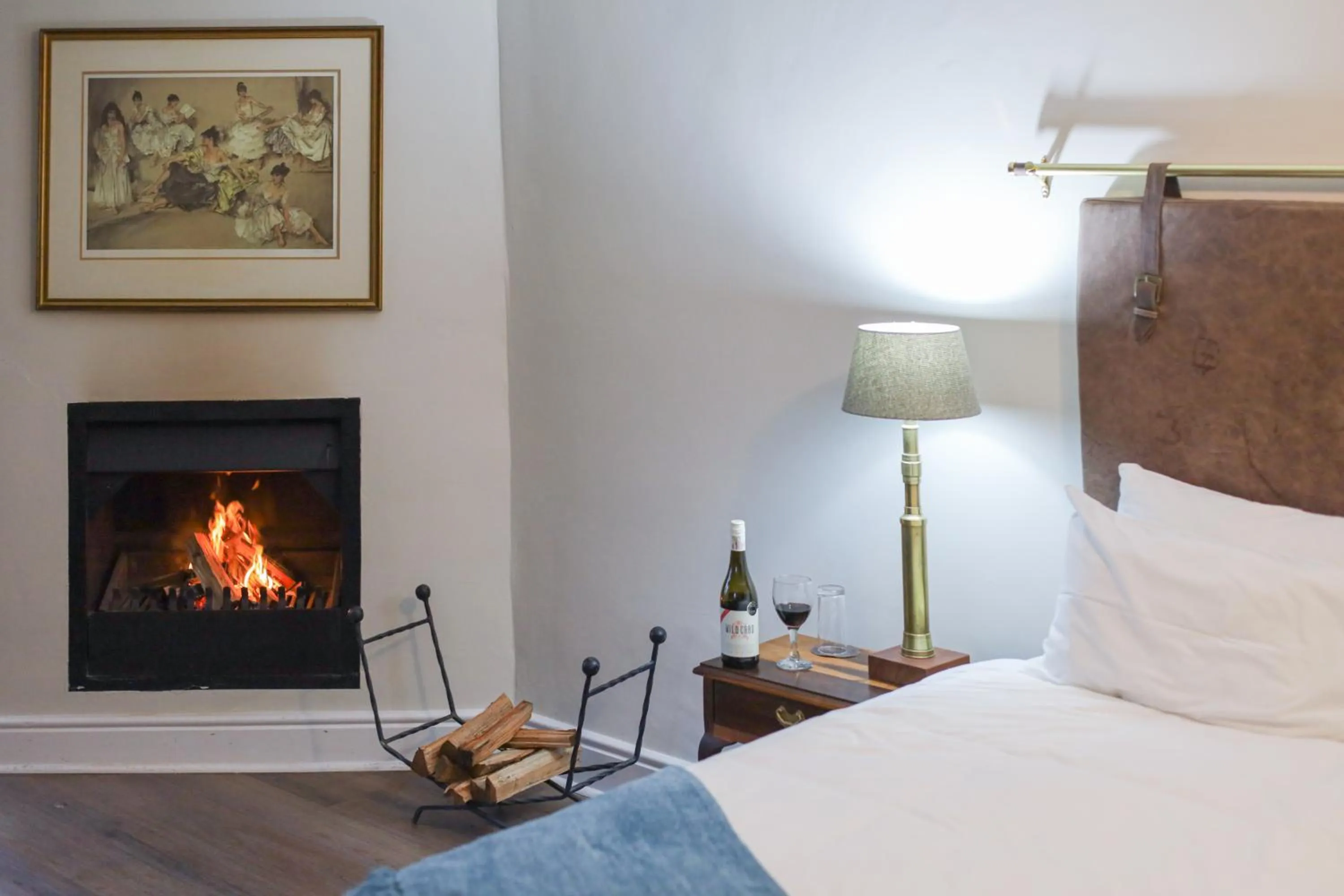 fireplace, Bed in Portland Manor