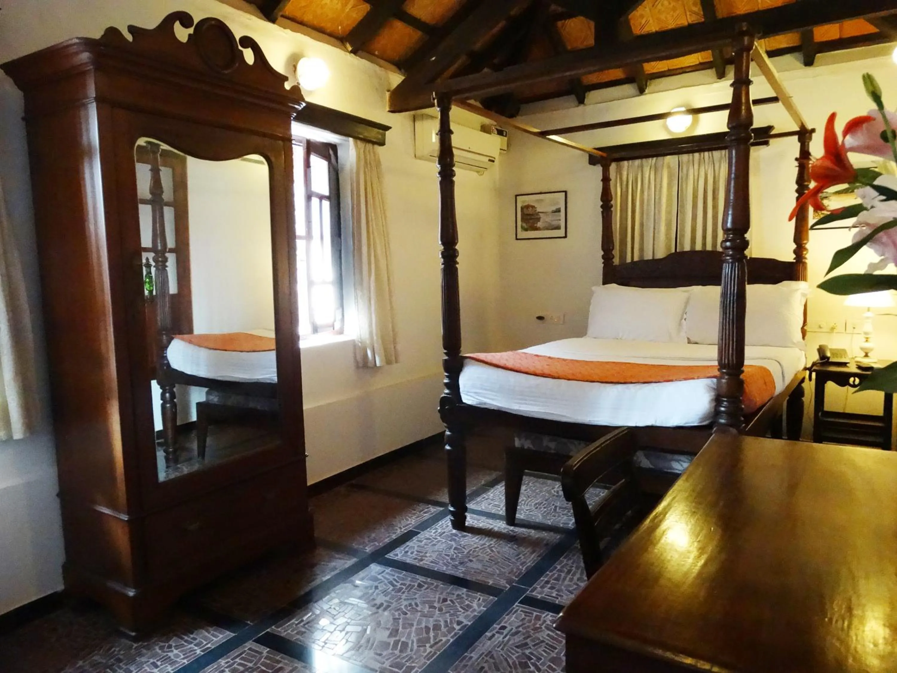 Bed in WelcomHeritage Panjim Pousada