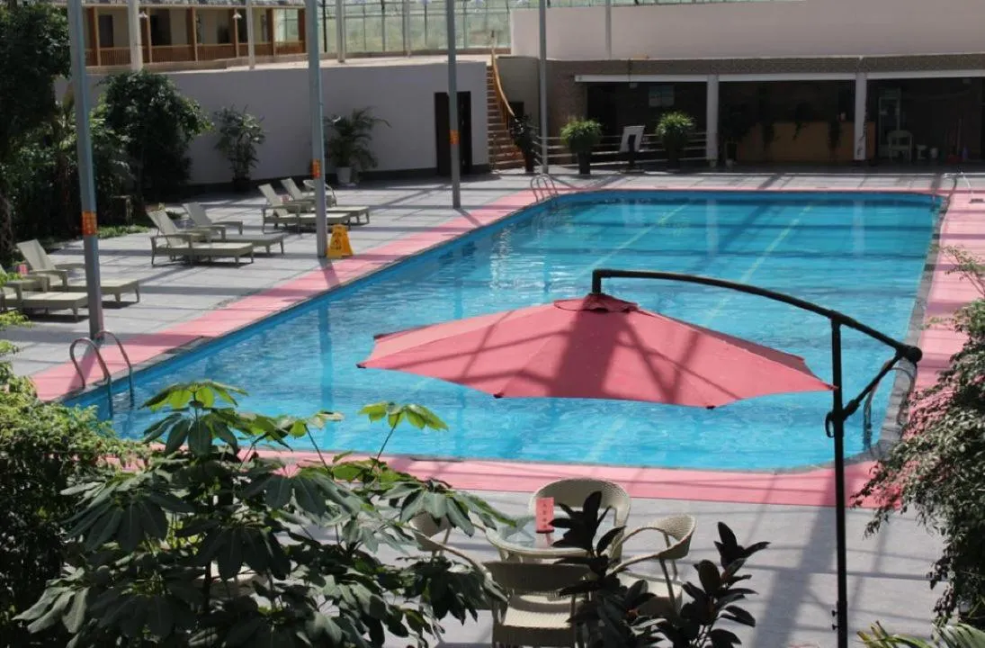 Swimming pool in Huashan Xinghe International Hotel