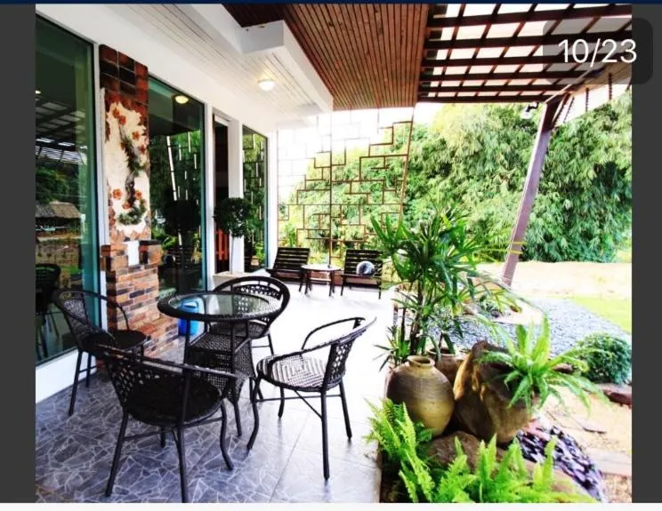 Communal lounge/ TV room in Coco Nori at Sea Hotel