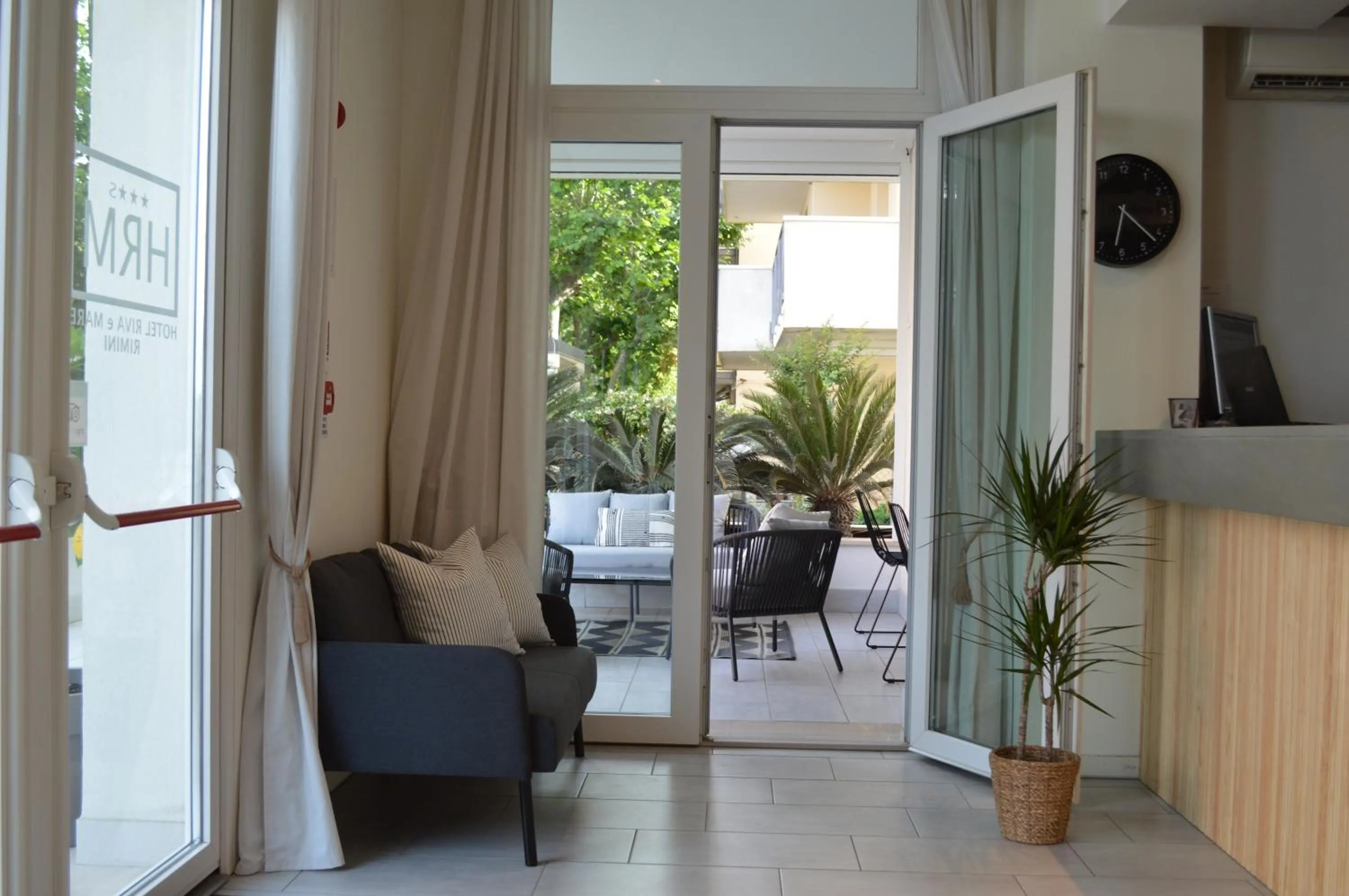 Facade/entrance in Hotel Riva e Mare