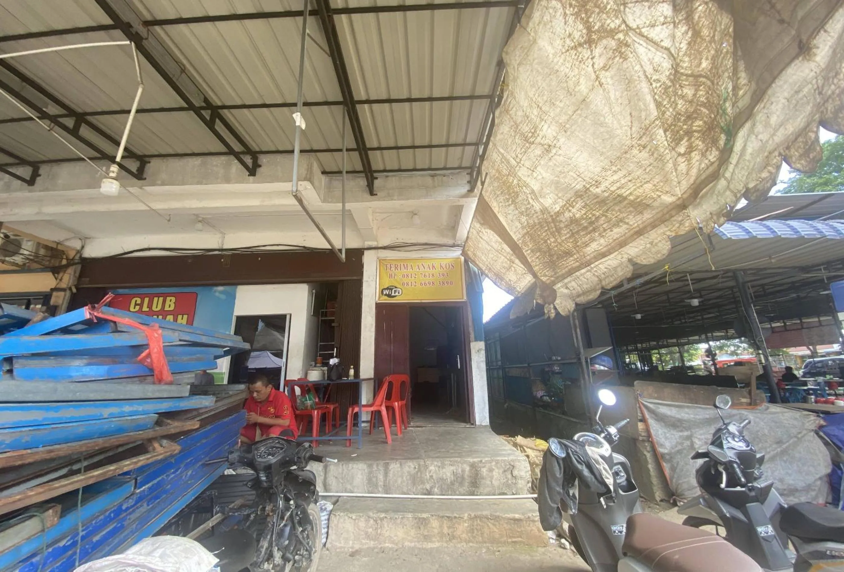 Facade/entrance in Hotel O Penginapan Mak YesNearTaman Buluh Hang Tuah