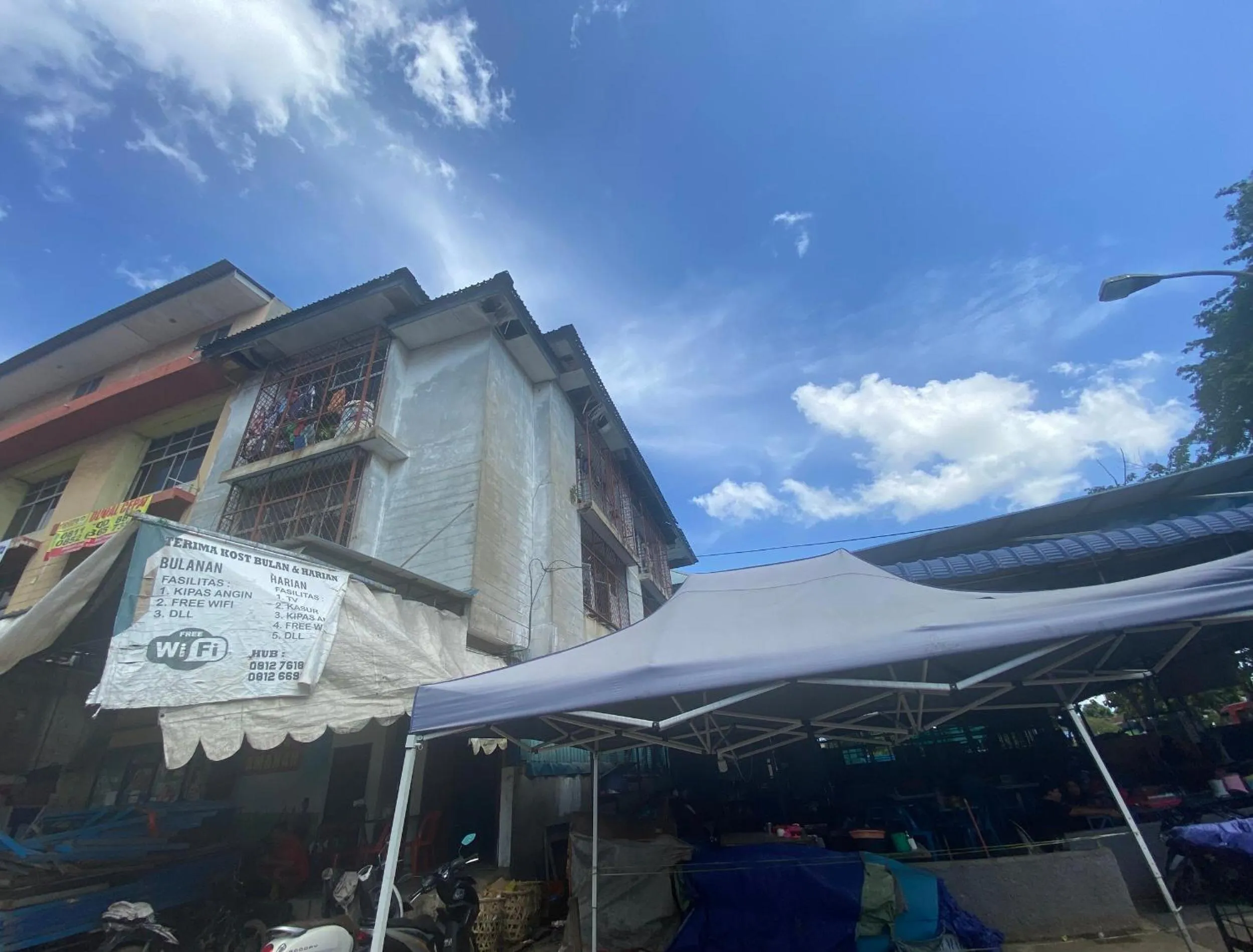 Facade/entrance in Hotel O Penginapan Mak YesNearTaman Buluh Hang Tuah