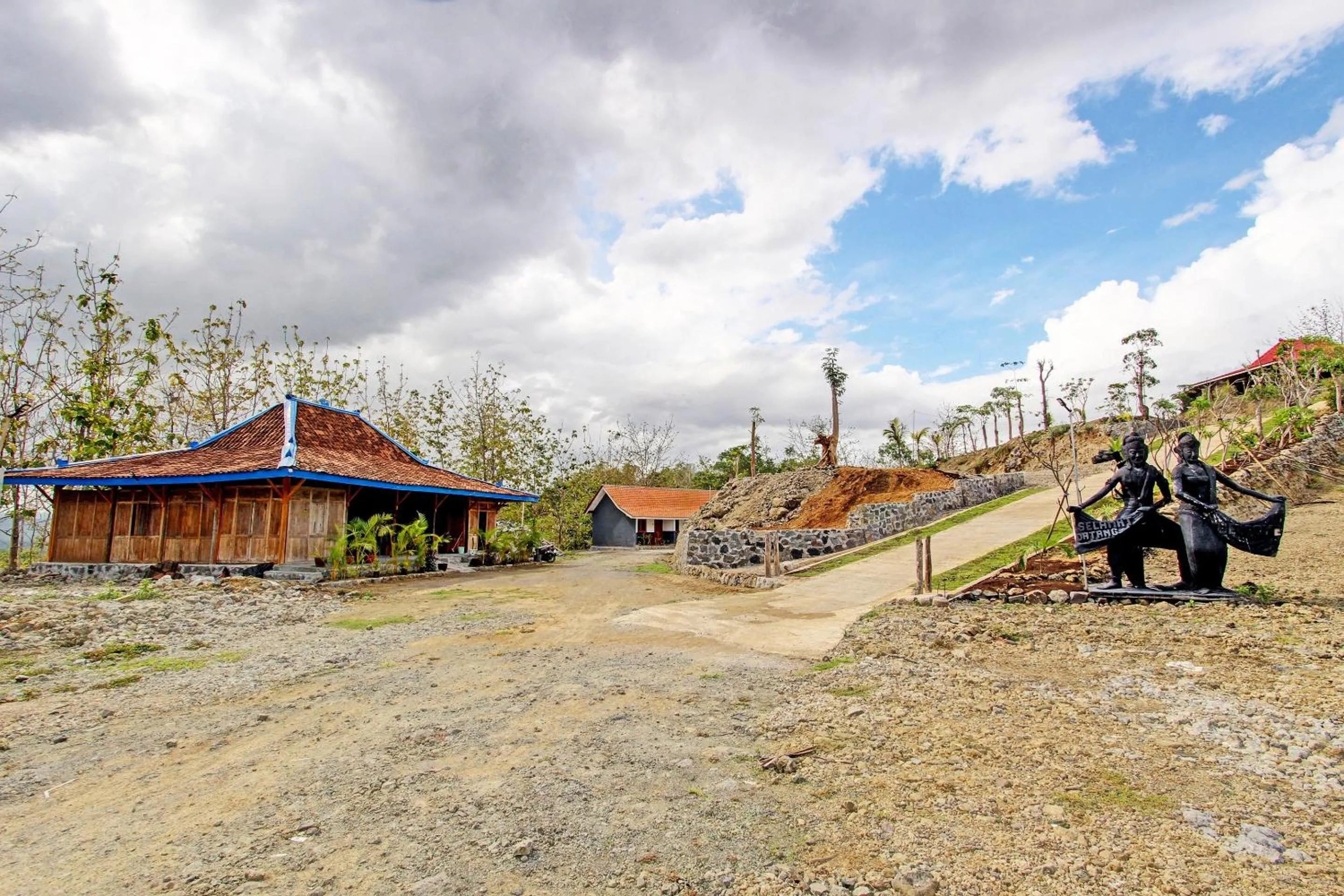 Facade/entrance in Capital O 93449 The Boekit Song Putri Resort