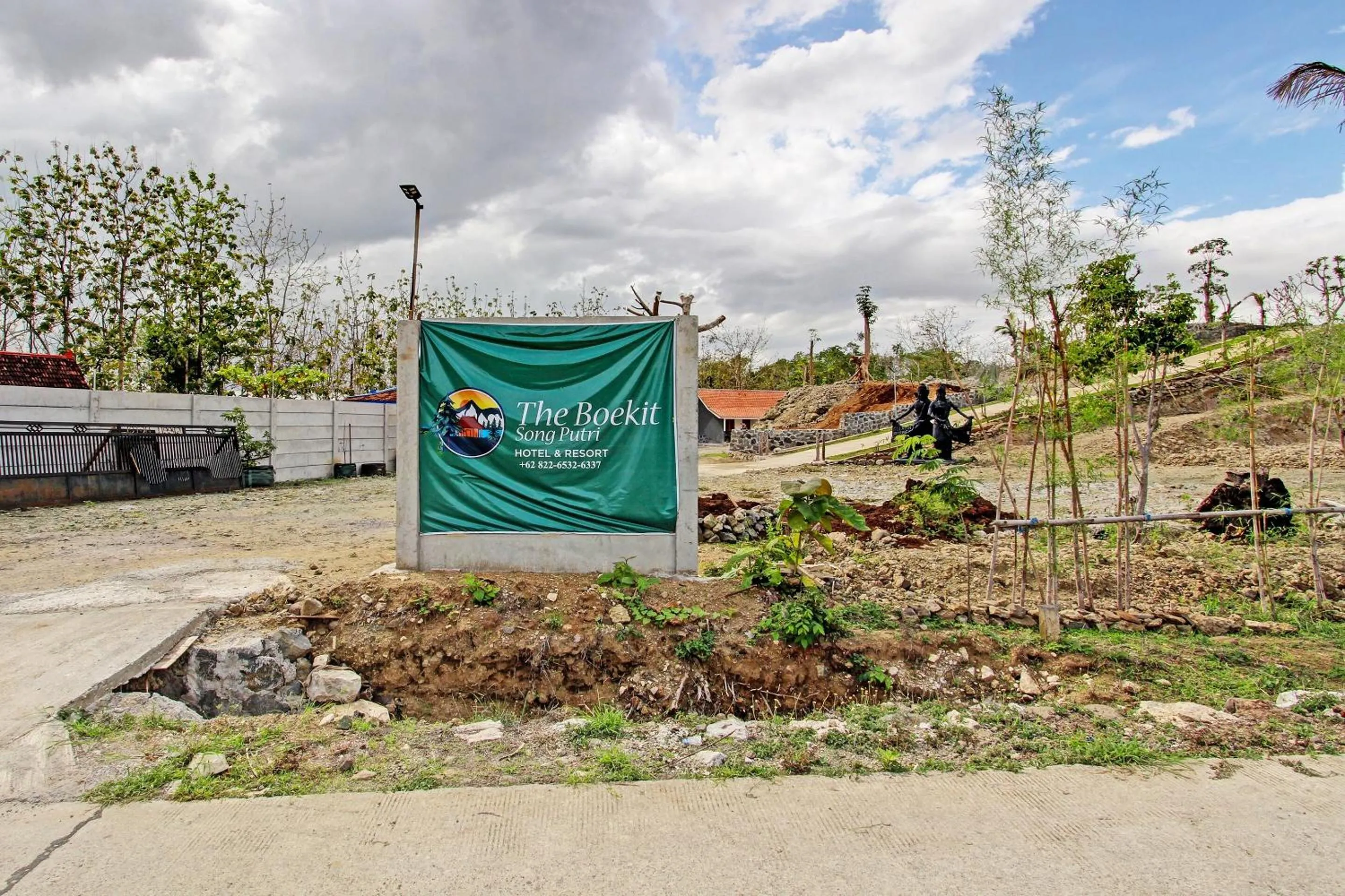 Facade/entrance in Capital O 93449 The Boekit Song Putri Resort