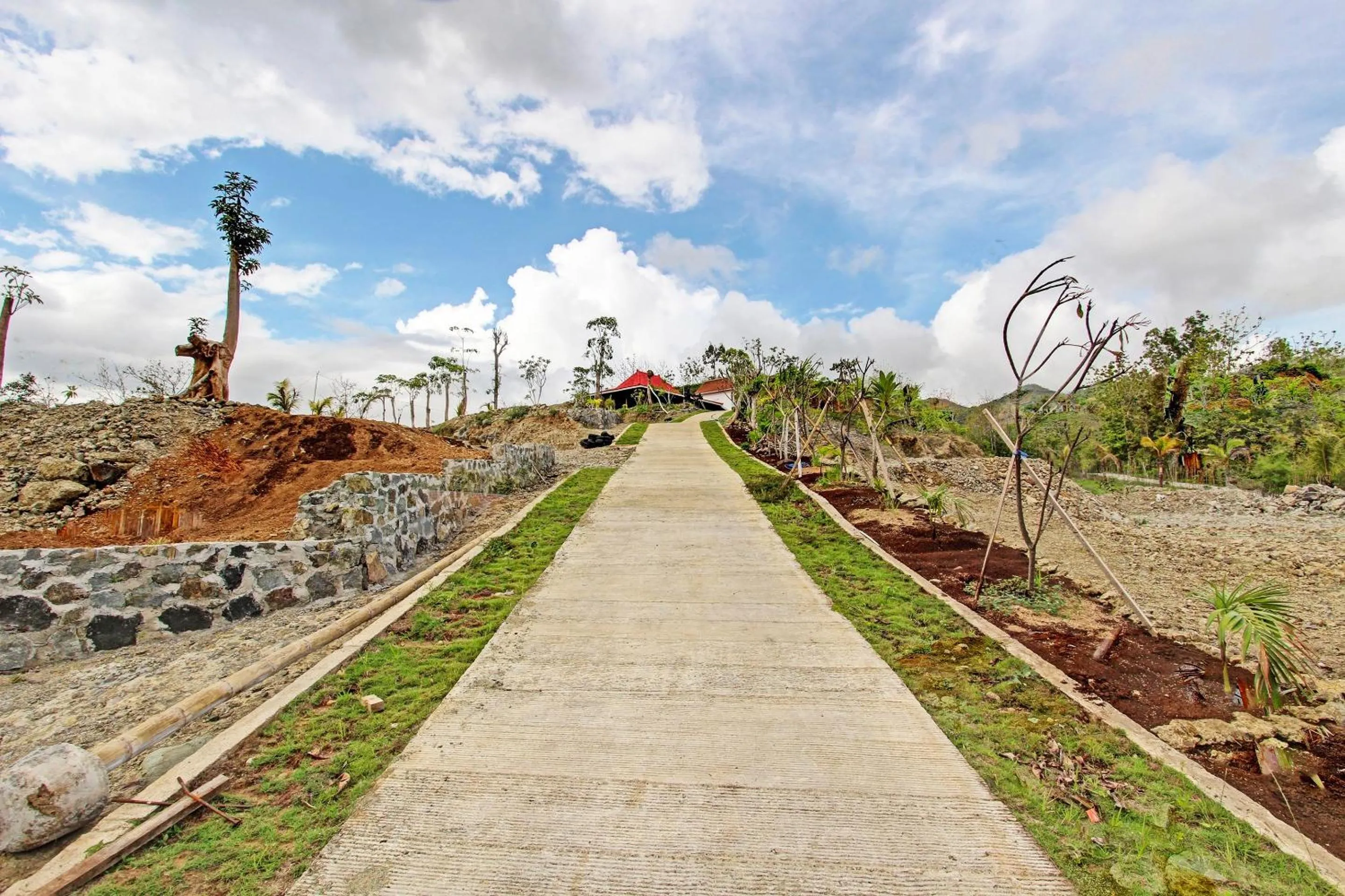 Facade/entrance in Capital O 93449 The Boekit Song Putri Resort