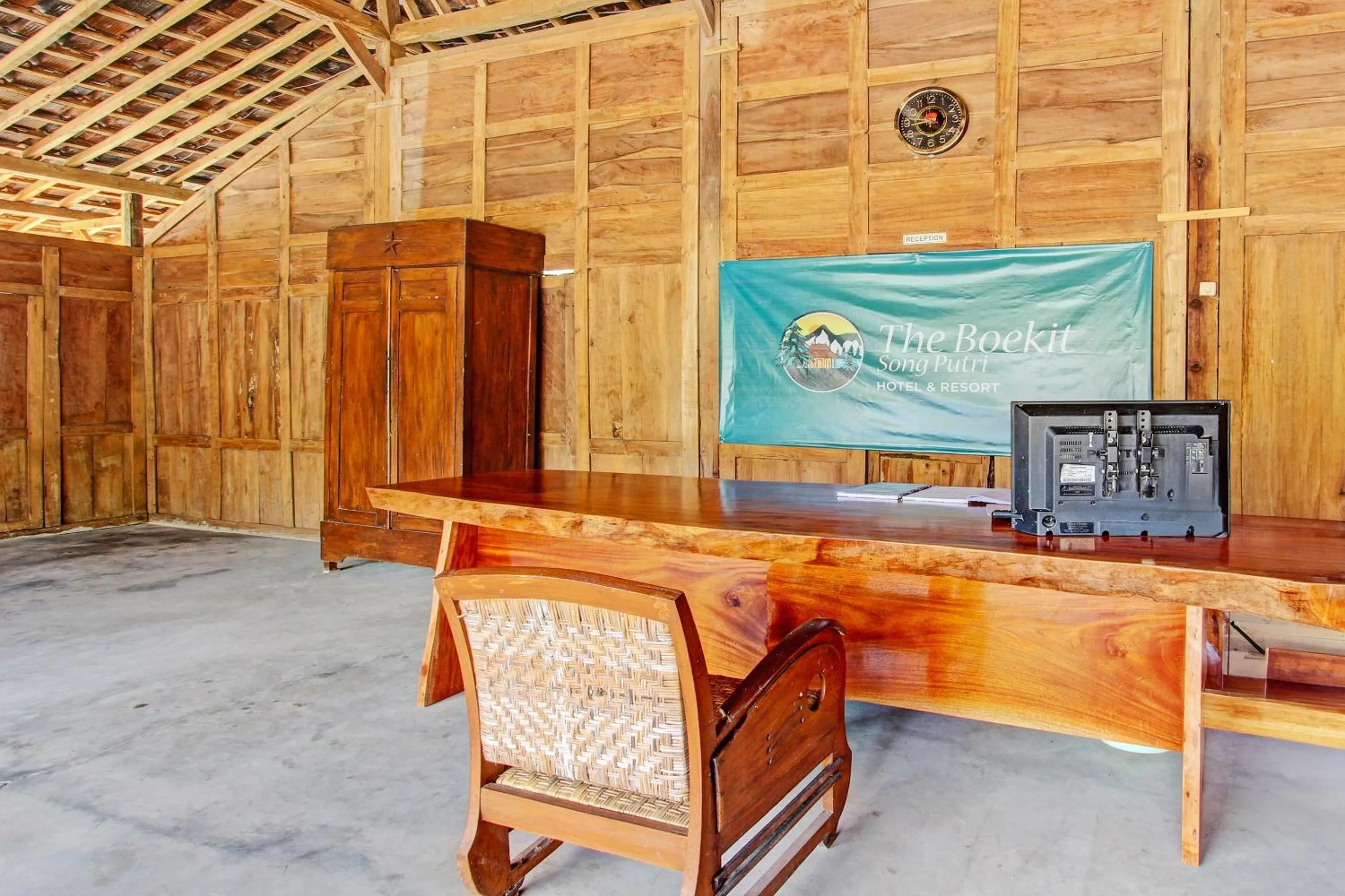 Lobby or reception in Capital O 93449 The Boekit Song Putri Resort