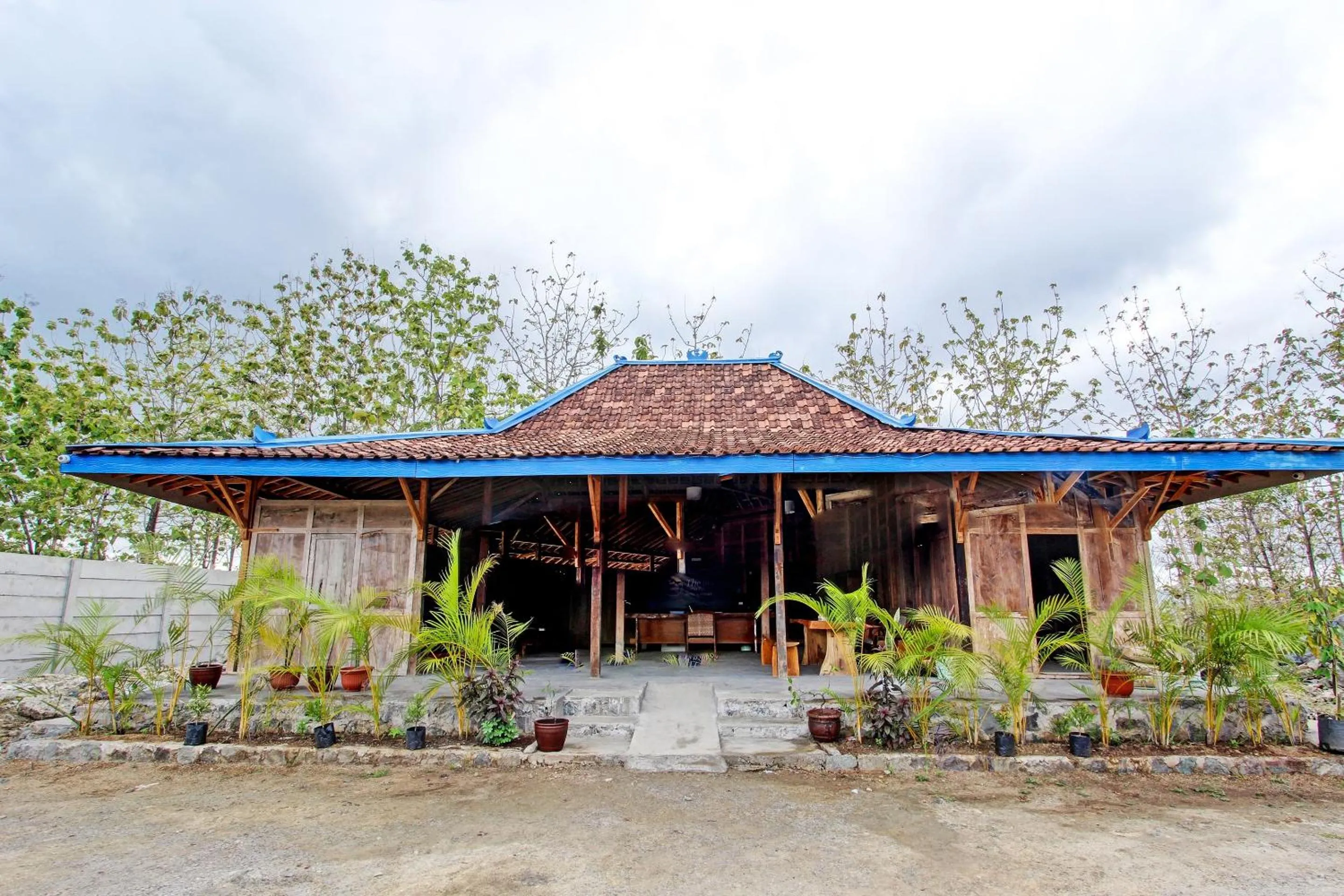 Facade/entrance in Capital O 93449 The Boekit Song Putri Resort
