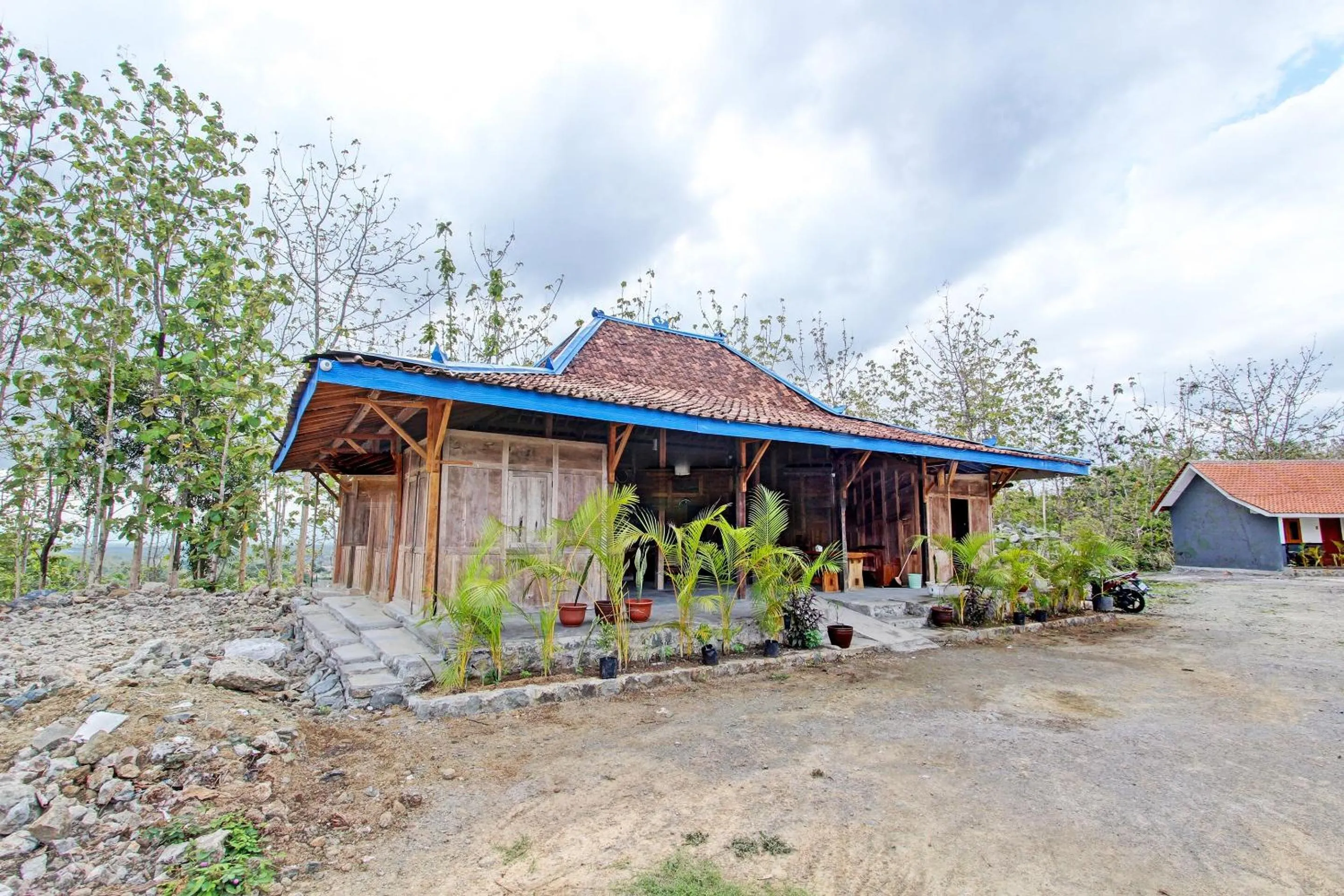 Facade/entrance in Capital O 93449 The Boekit Song Putri Resort
