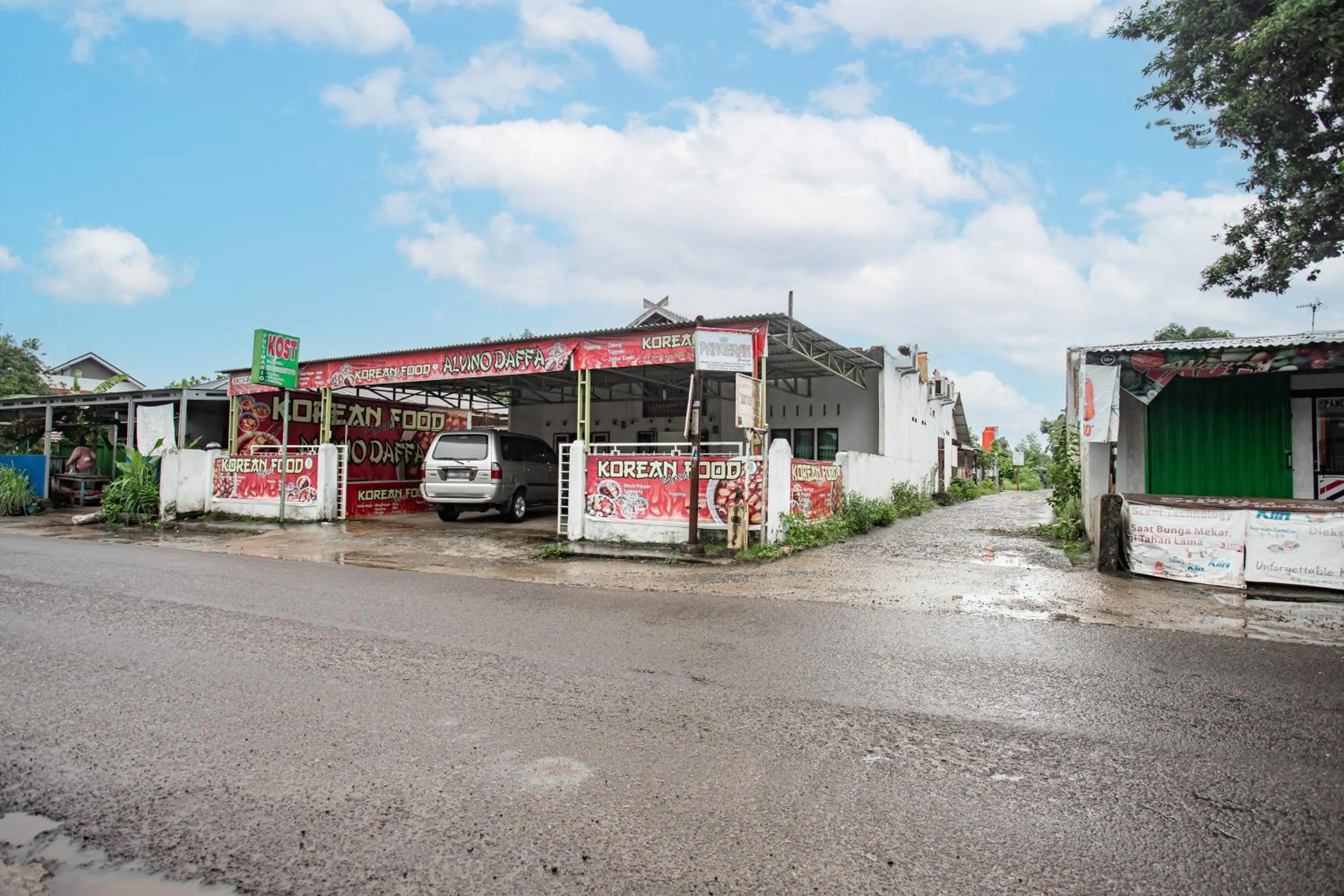 Facade/entrance in Hotel O Penginapan Tulimario Syariah