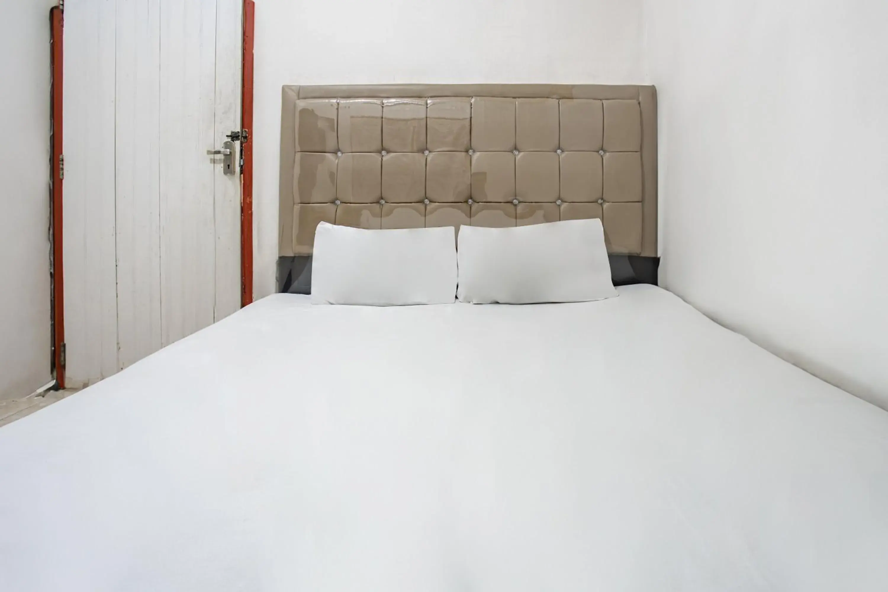 Double Room in Hotel O Penginapan Tulimario Syariah Double Room in Hotel O Penginapan Tulimario Syariah