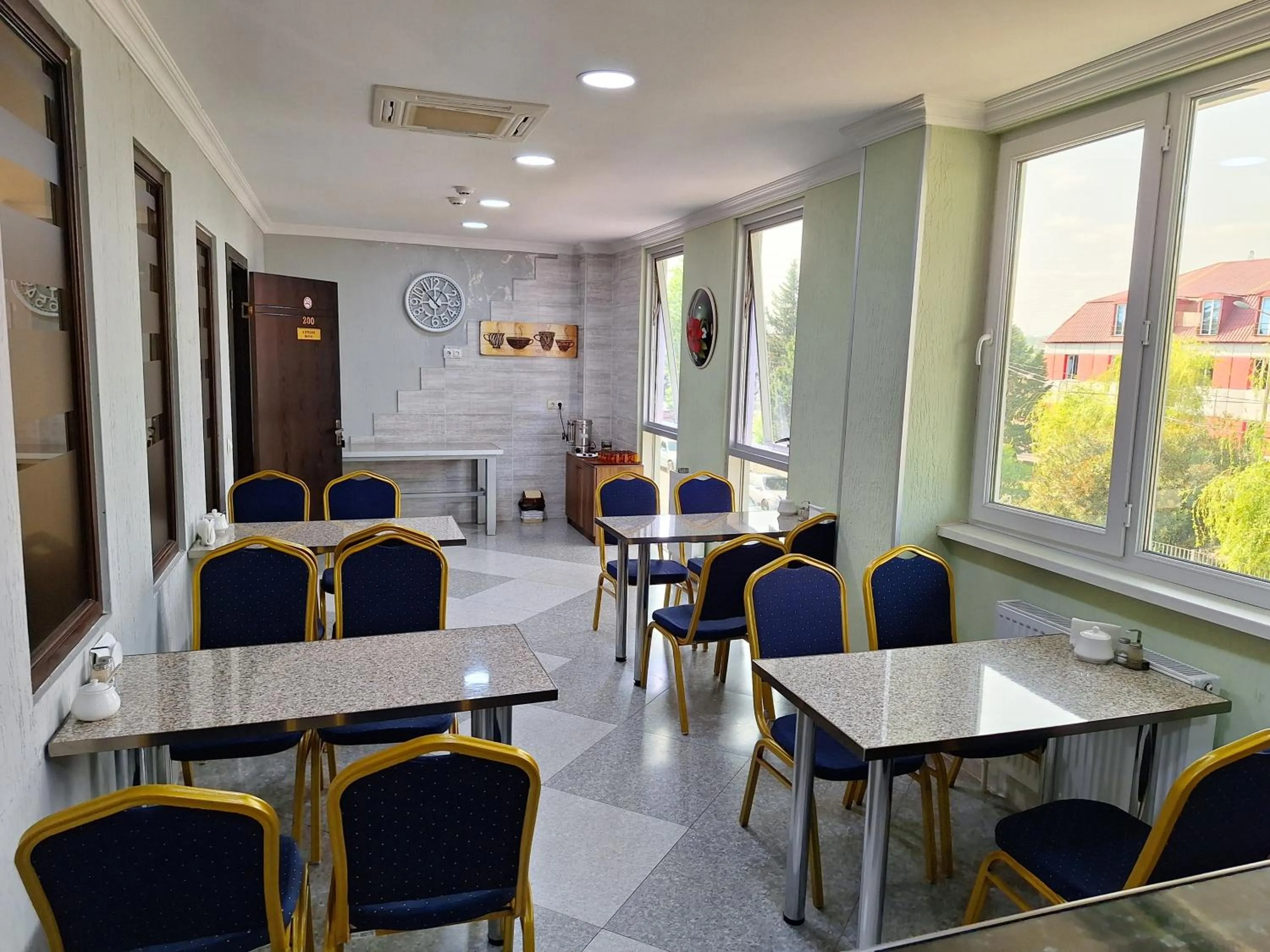 Kitchen or kitchenette in Hotel Georgian
