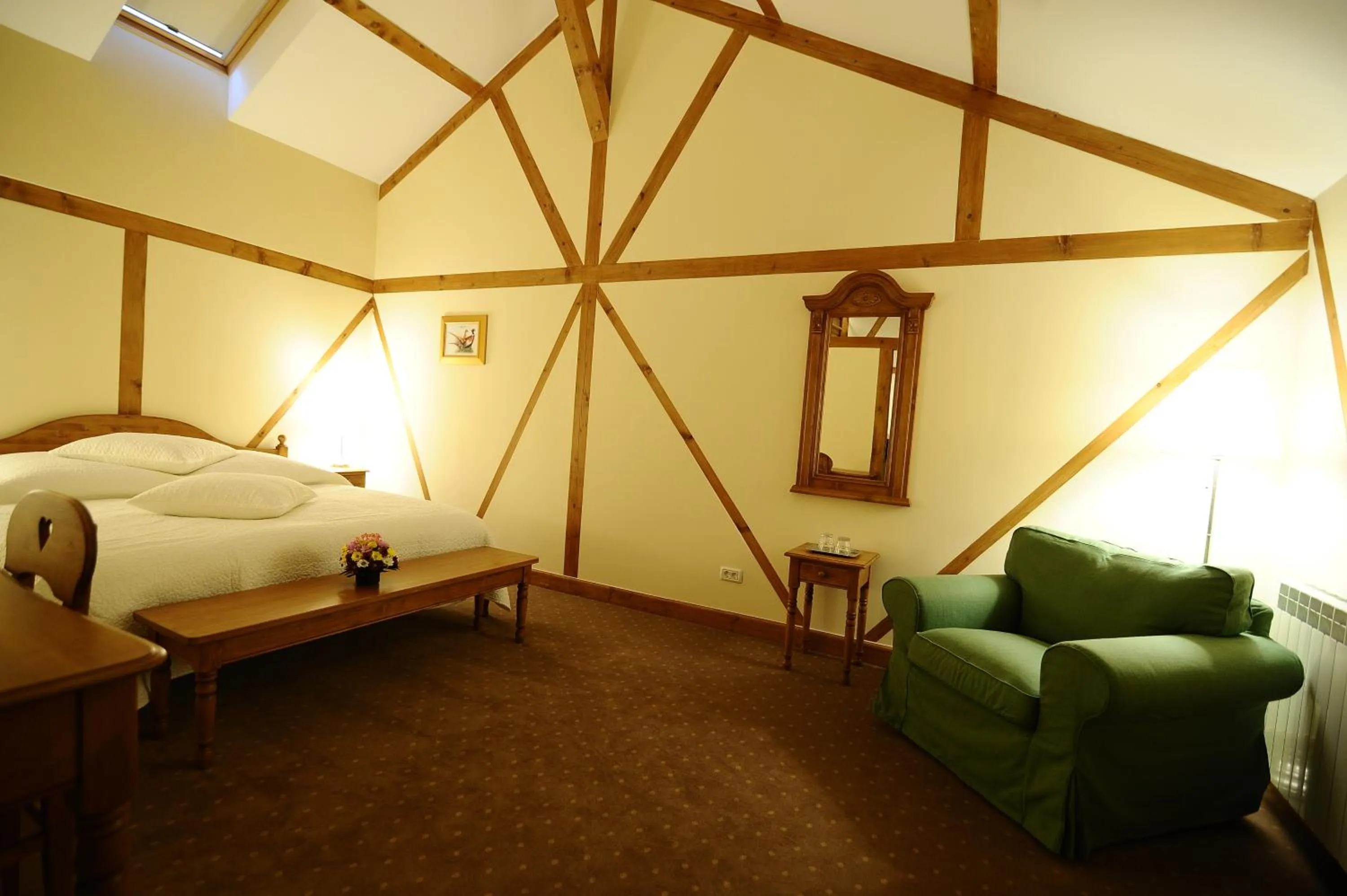 Decorative detail, Bed in Pensiunea Tohanu Vechi