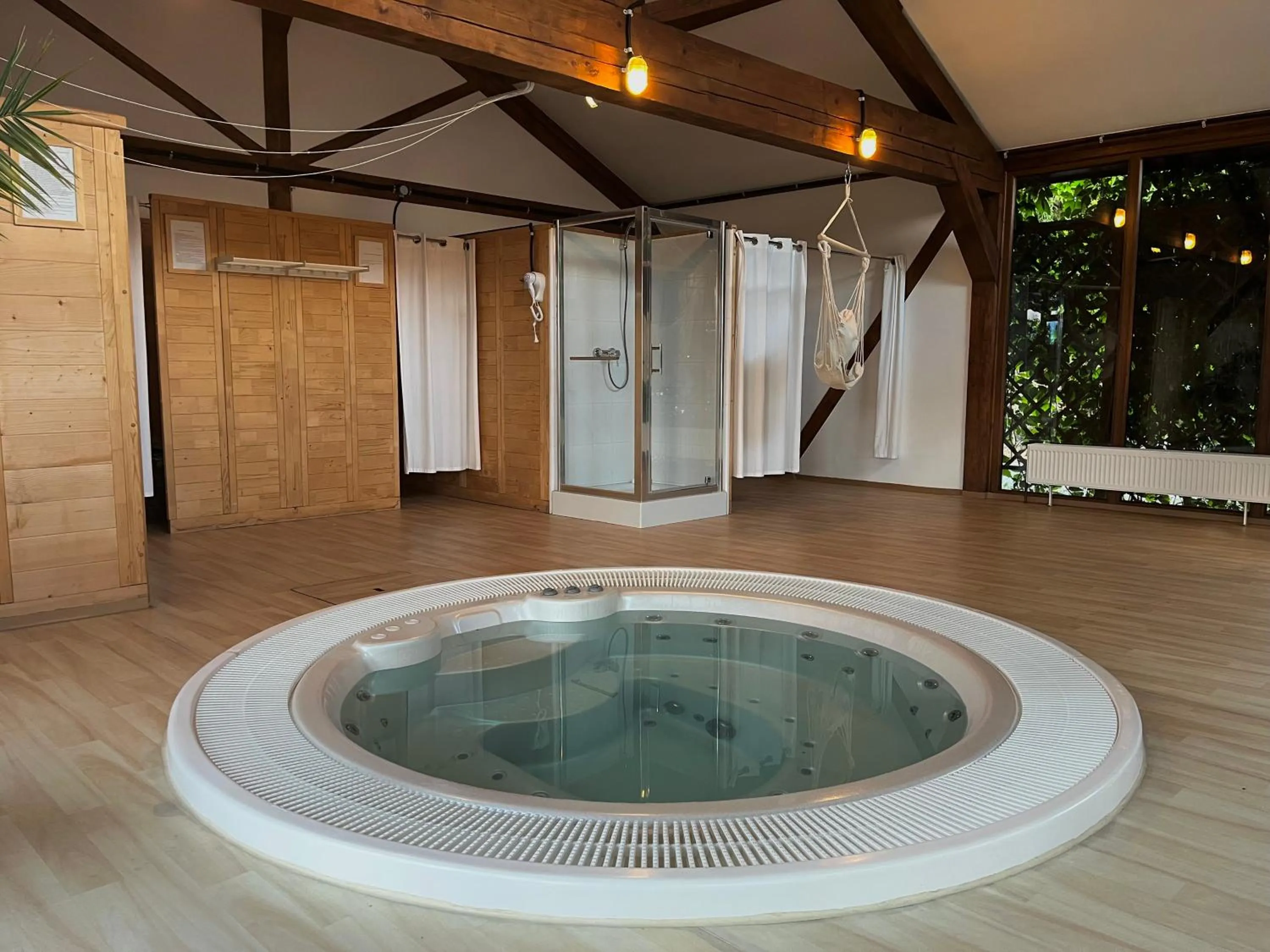 Hot Tub in Pensiunea Tohanu Vechi