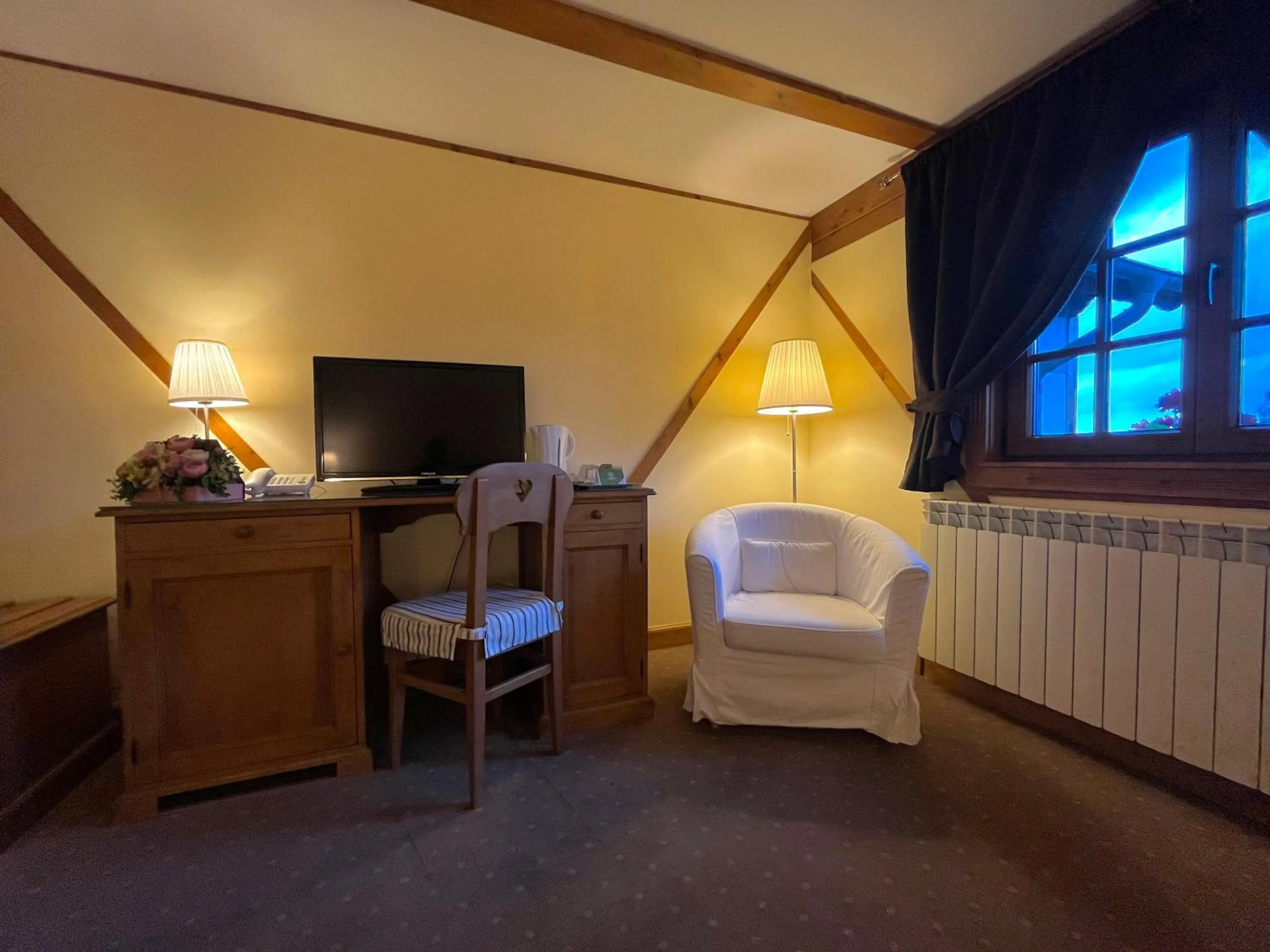 Photo of the whole room, Bed in Pensiunea Tohanu Vechi