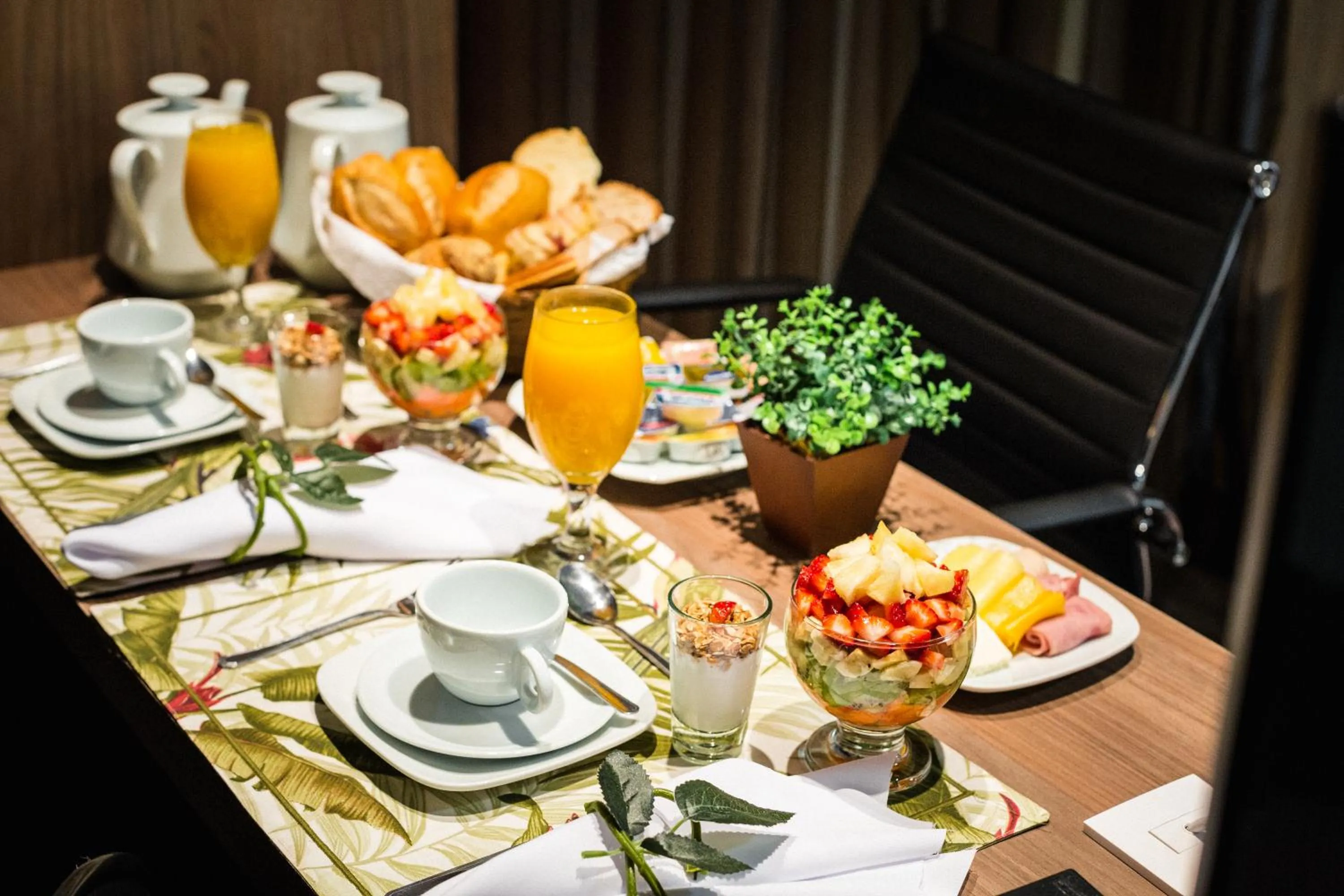 Food and drinks in San Diego Suítes Governador Valadares