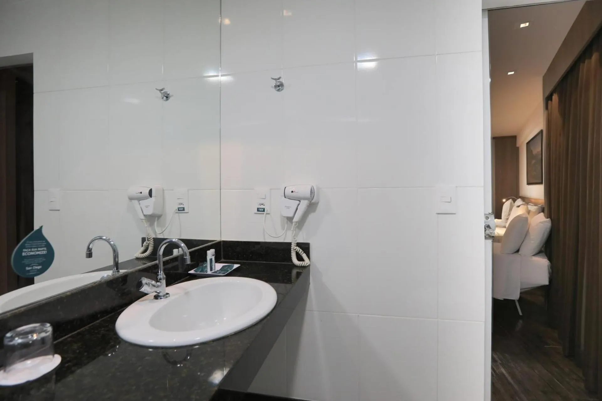 Bathroom in San Diego Suítes Governador Valadares