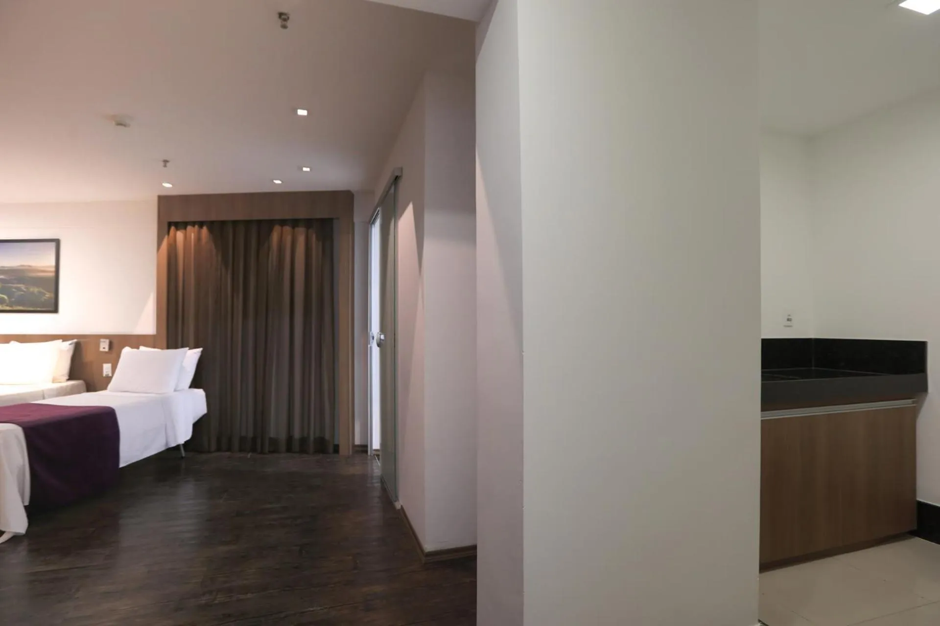 Photo of the whole room, Bed in San Diego Suítes Governador Valadares