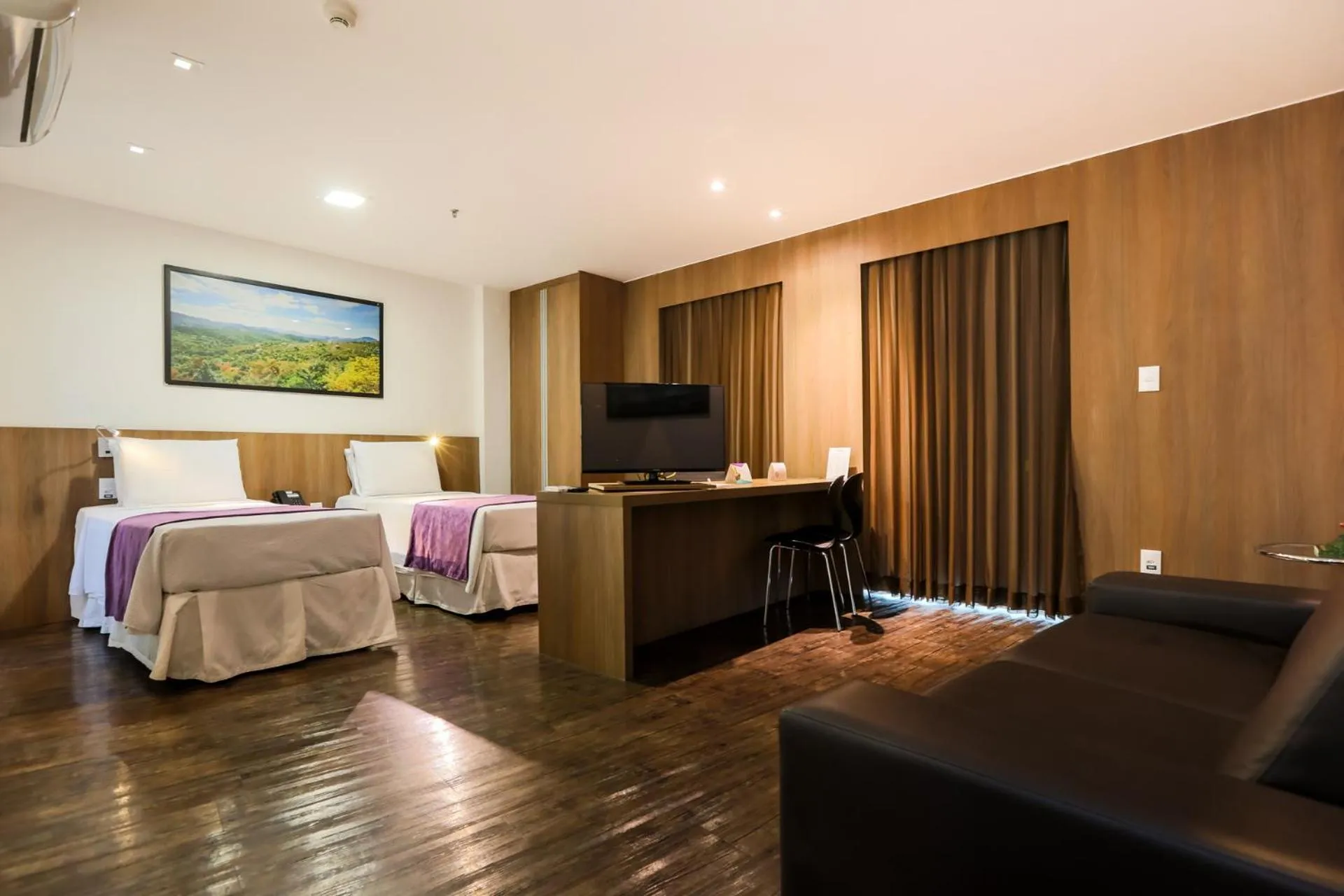 Living room, Bed in San Diego Suítes Governador Valadares