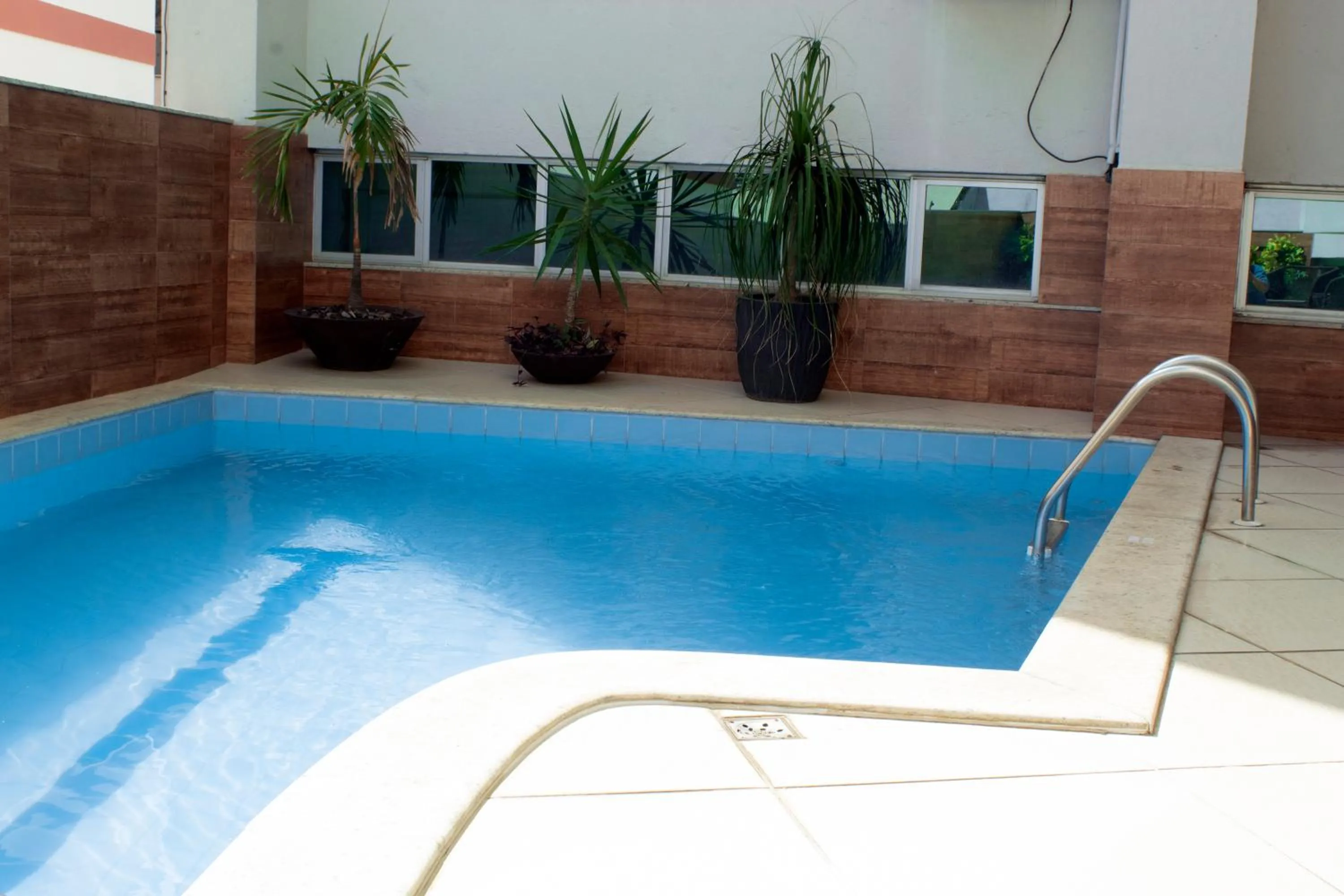 Swimming pool in San Diego Suítes Governador Valadares