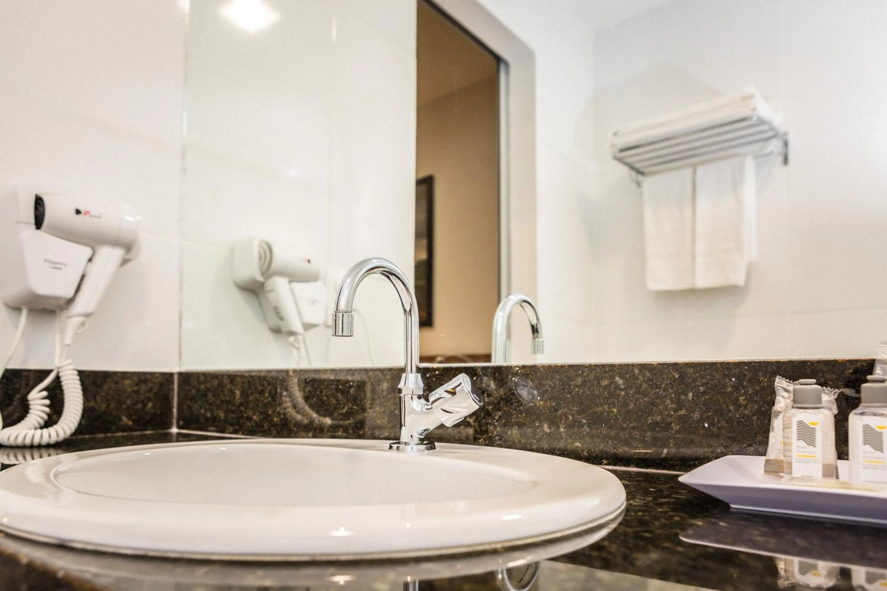 Bathroom in San Diego Suítes Governador Valadares