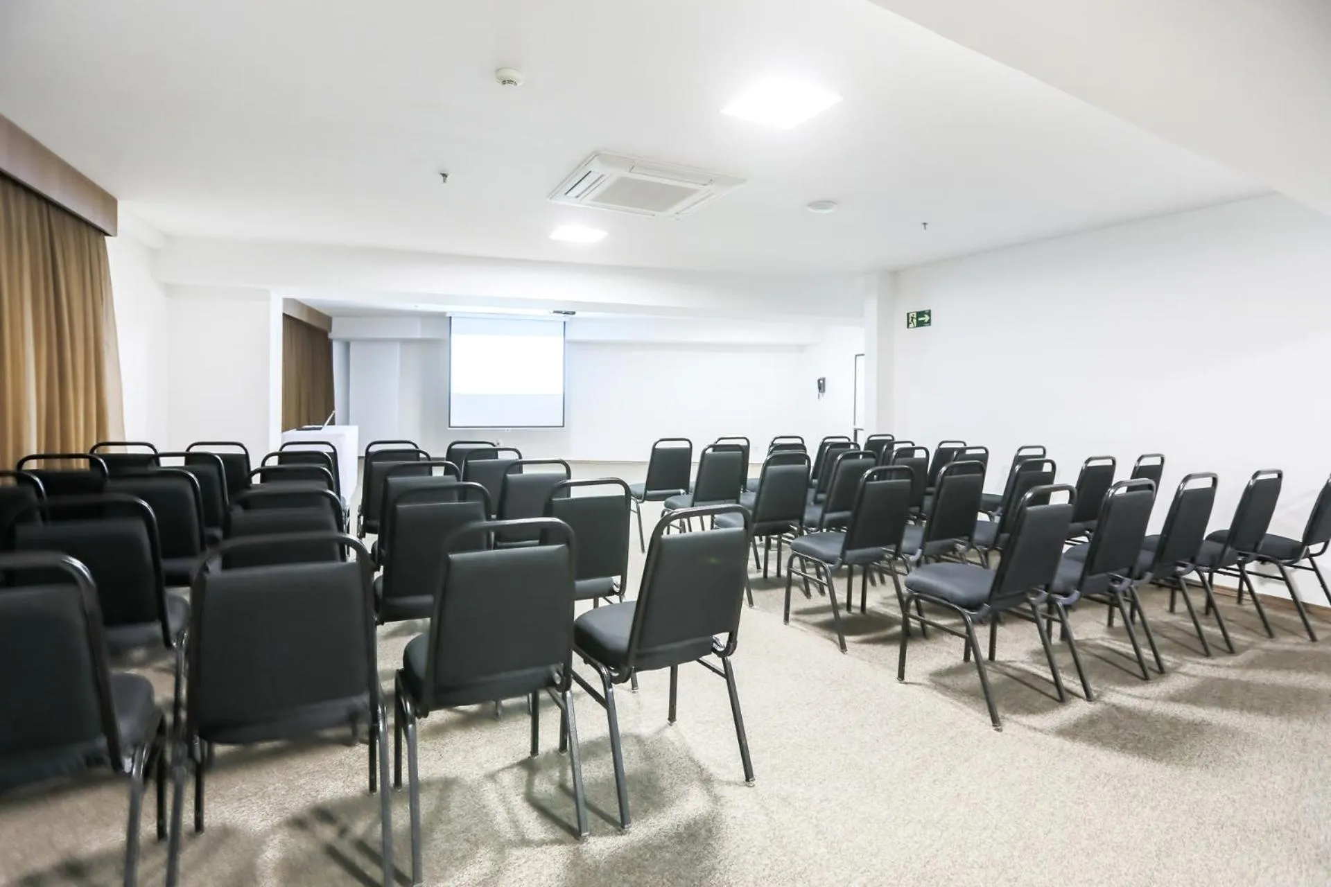 Meeting/conference room in San Diego Suítes Governador Valadares