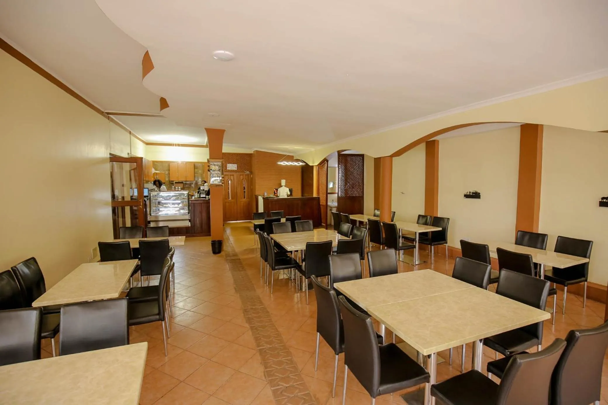 Restaurant/places to eat in New Safari Hotel