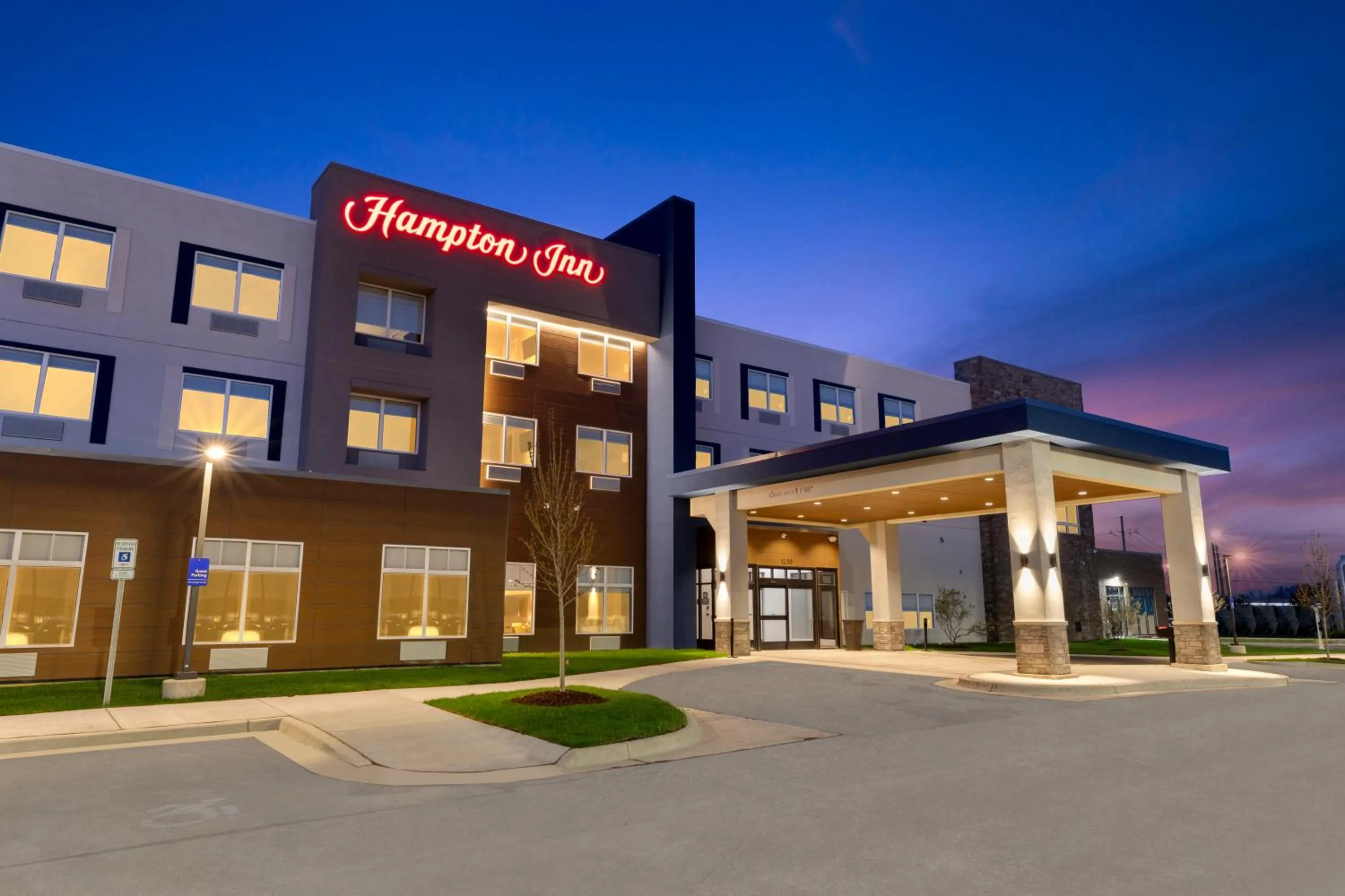 Property building in Hampton Inn Saline