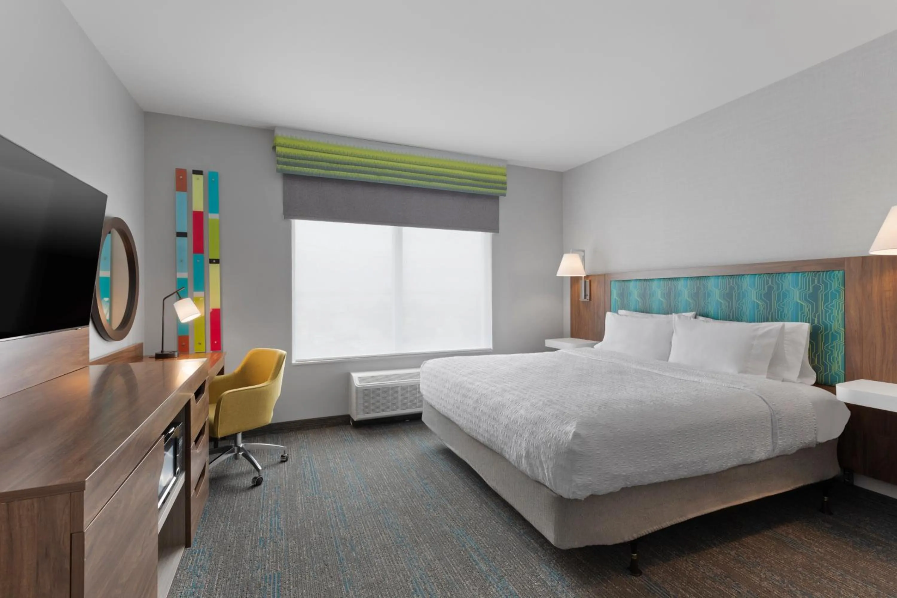 Bed in Hampton Inn Saline