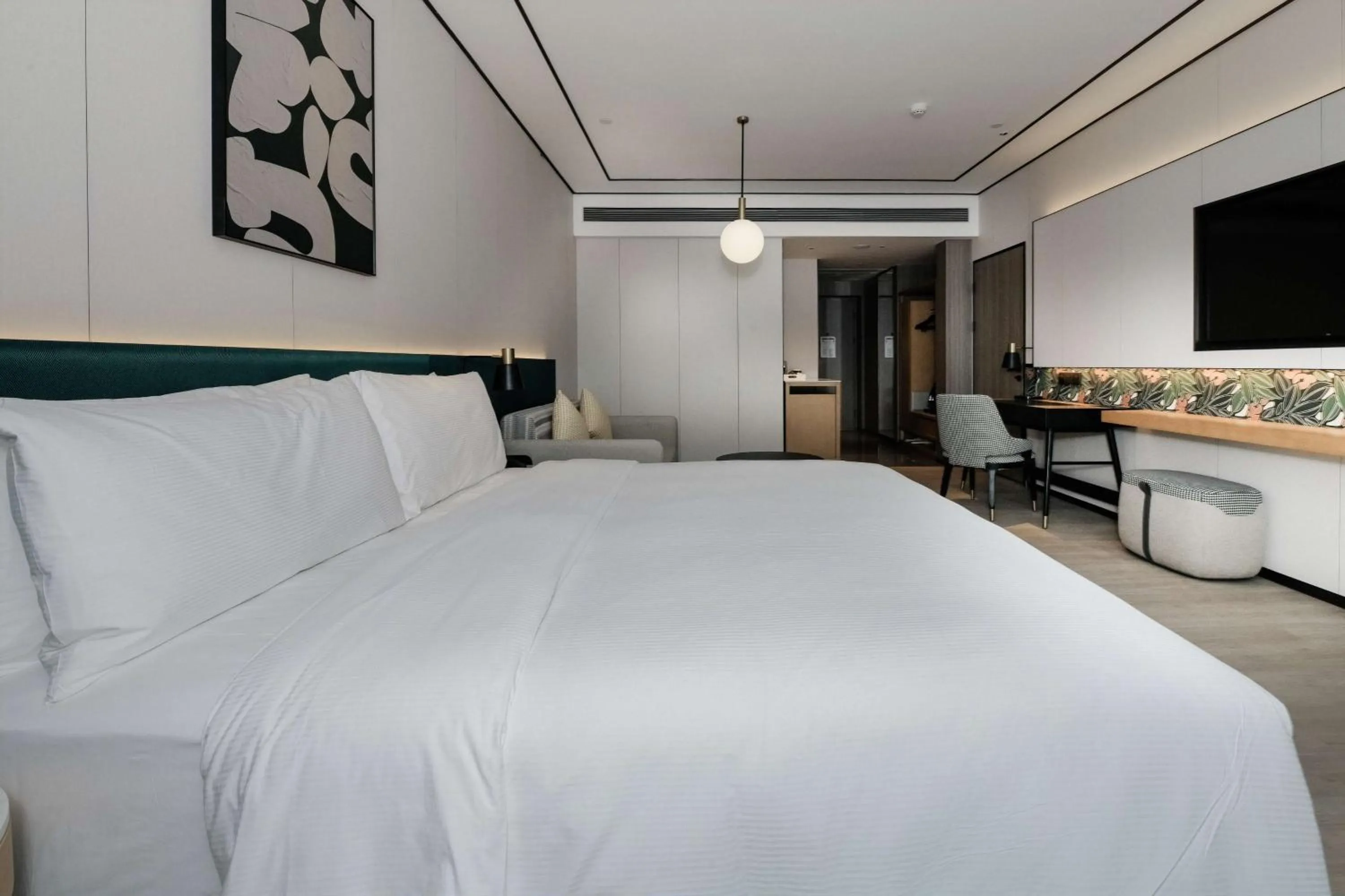 Bed in Hilton Garden Inn Jiangmen Xinhui