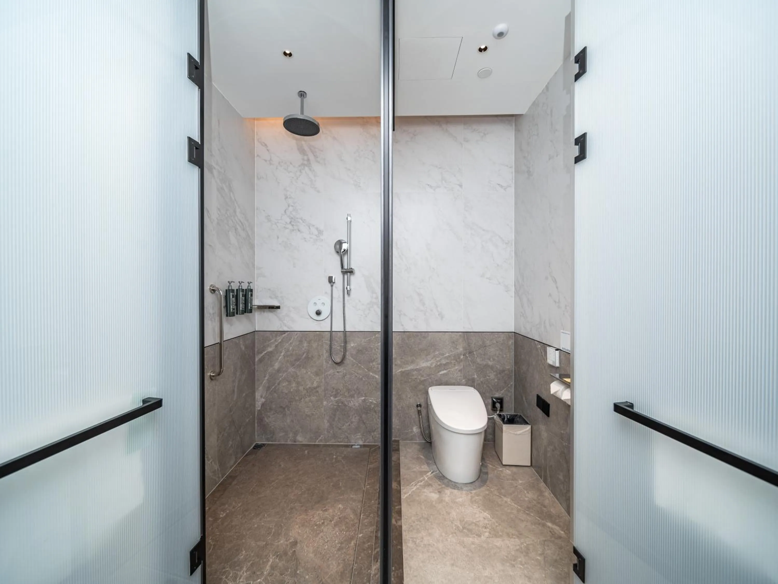 Bathroom in Hilton Garden Inn Huizhou North Railway Station