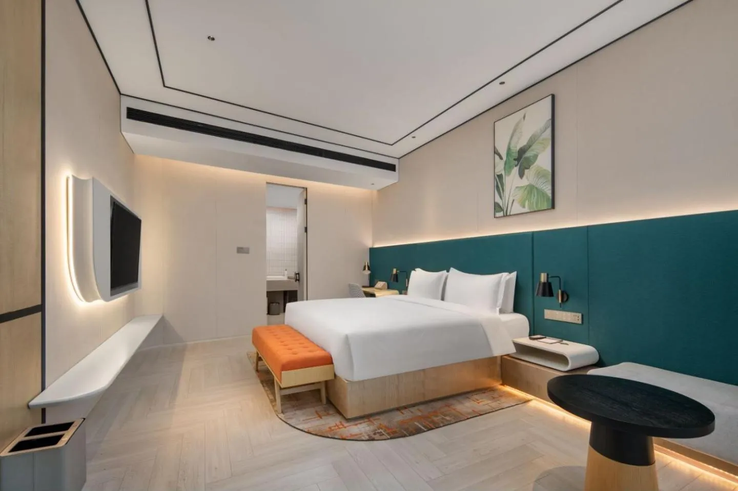 Photo of the whole room, Bed in Hilton Garden Inn Nanjing Hexi Olympic Sports Center