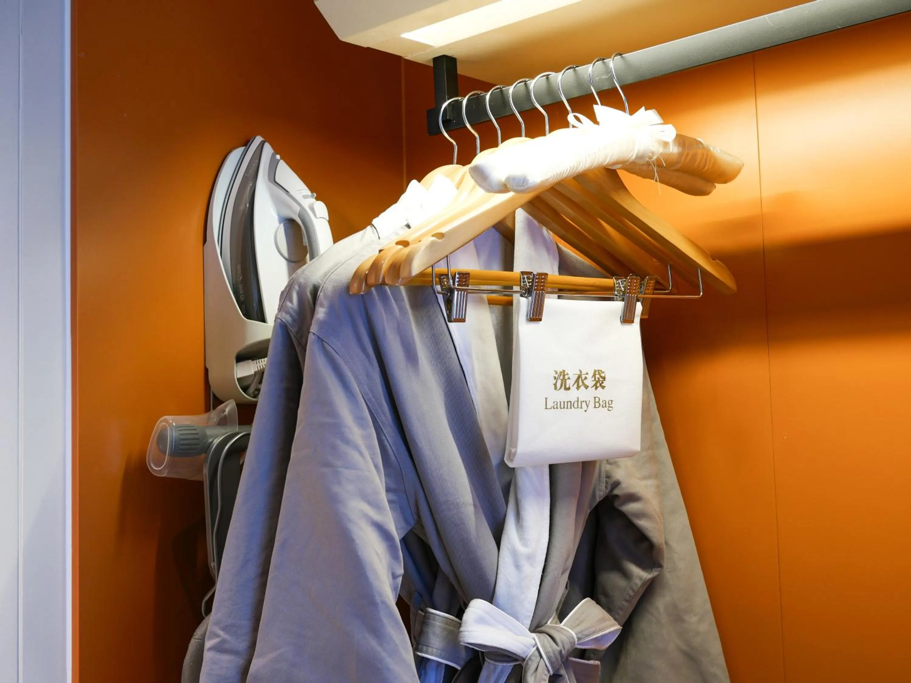 wardrobe in Hilton Garden Inn Nanjing Hexi Olympic Sports Center